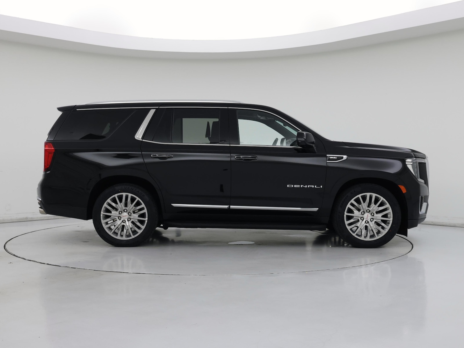 2024 GMC Yukon Denali - Photo 8