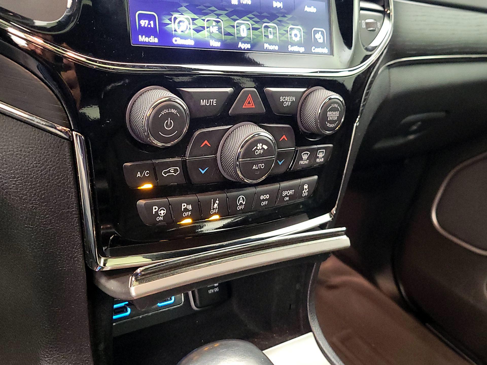 Thumbnail: 2020 Jeep Grand Cherokee - 17