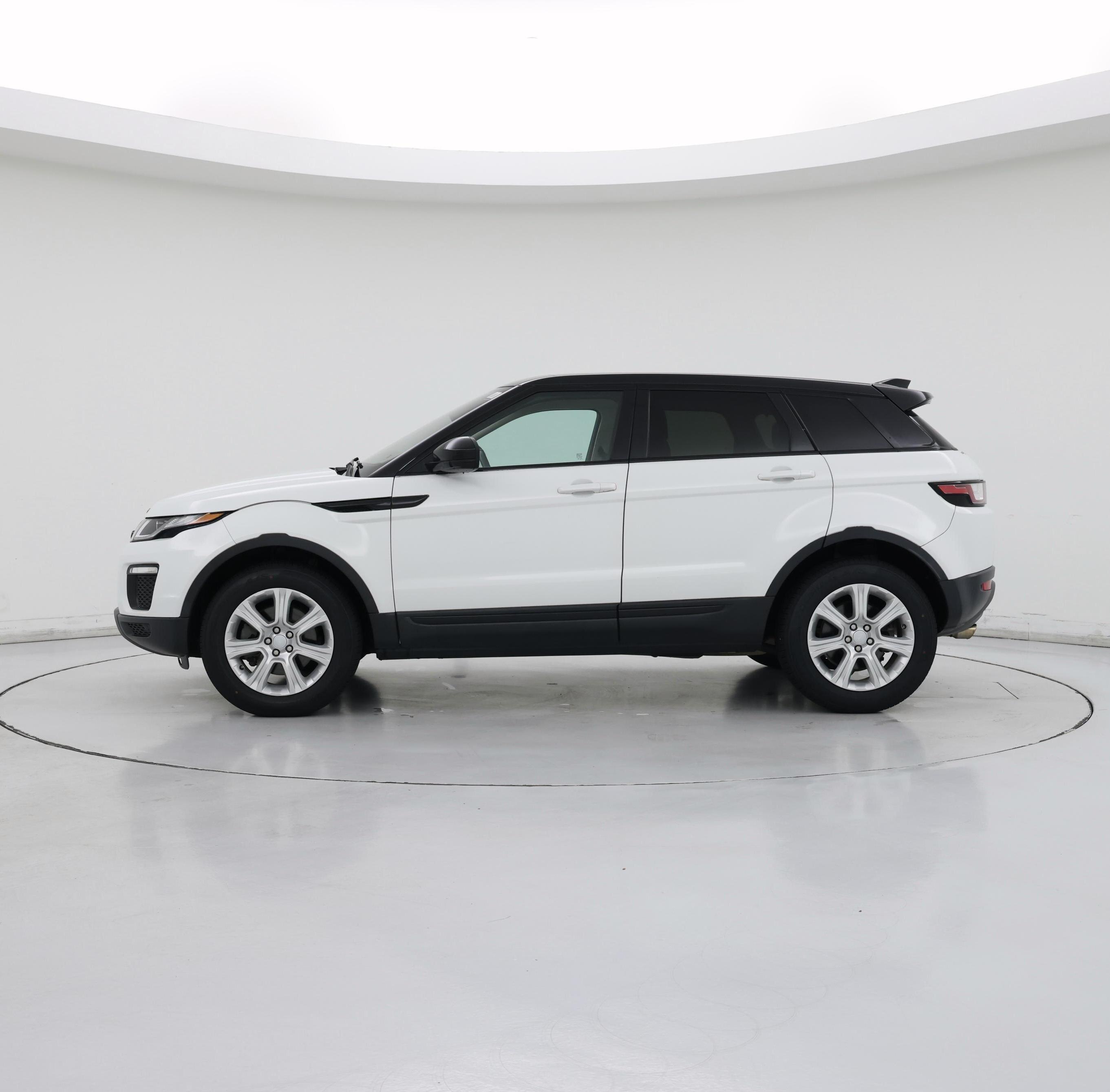 Thumbnail: 2017 Land Rover Range Rover Evoque - 3