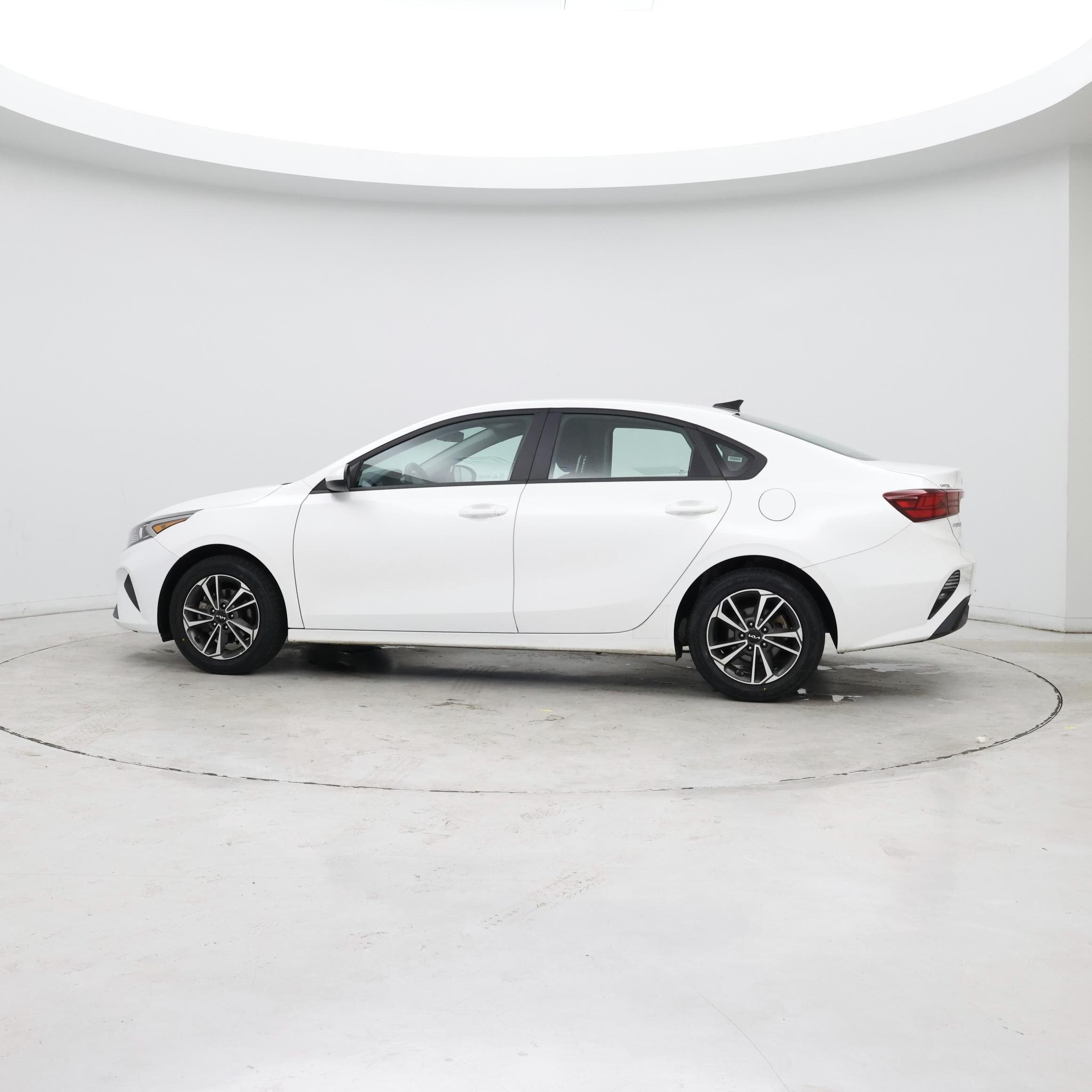 Thumbnail: 2024 Kia Forte - 3