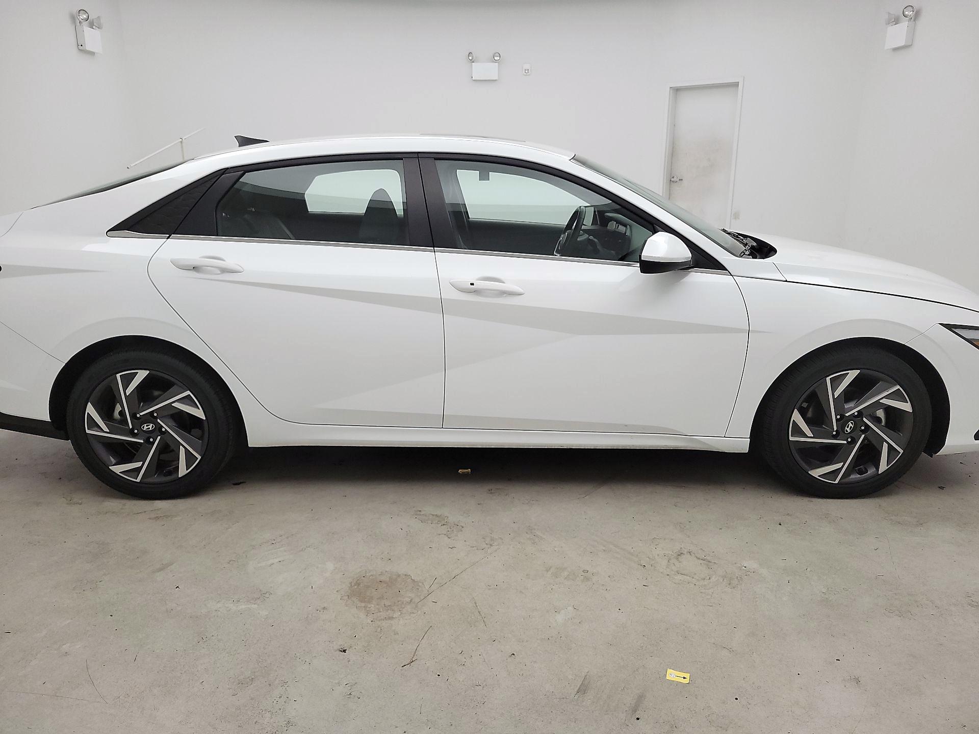 Thumbnail: 2025 Hyundai Elantra - 4