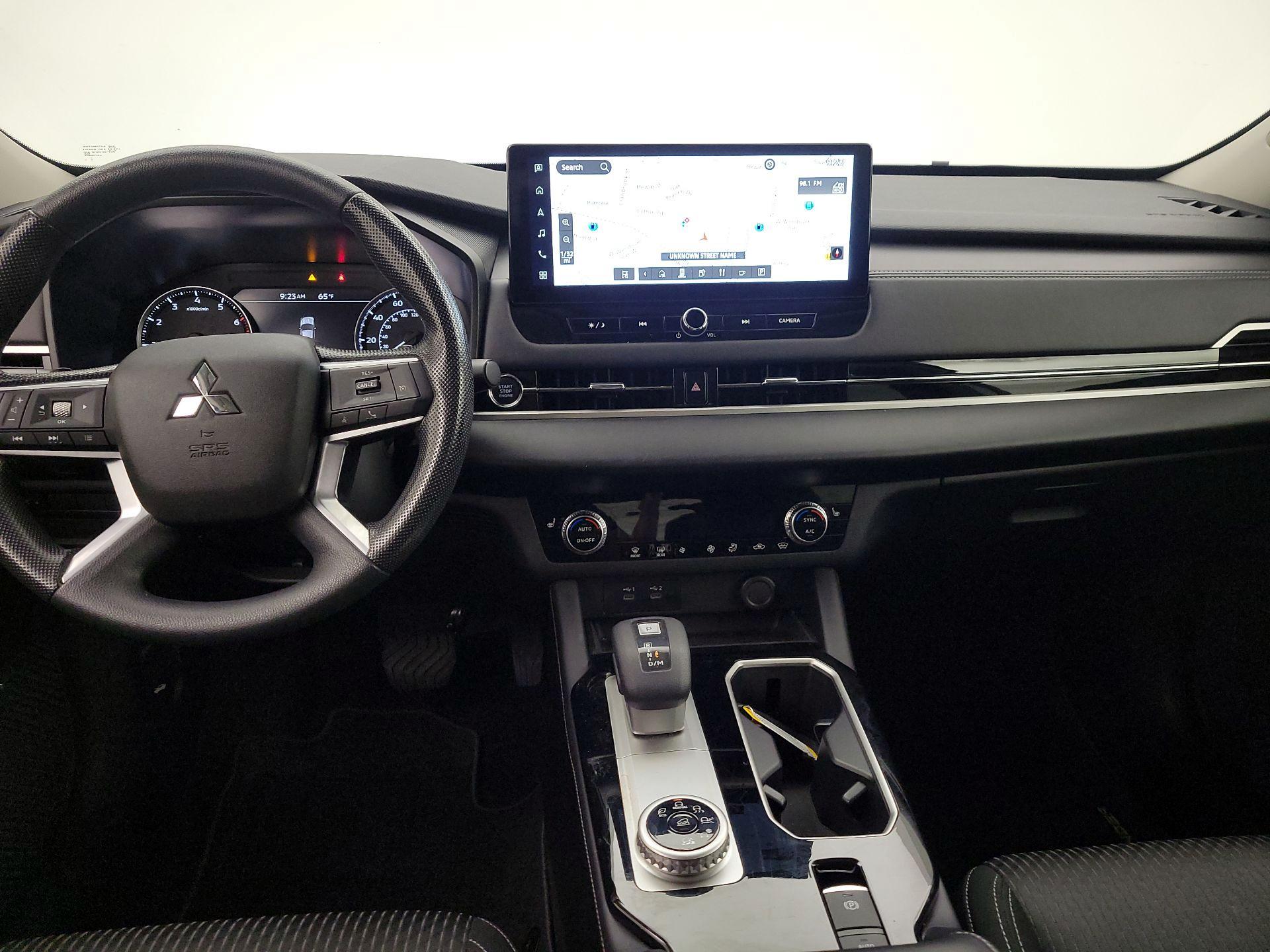 Thumbnail: 2025 Mitsubishi Outlander - 9