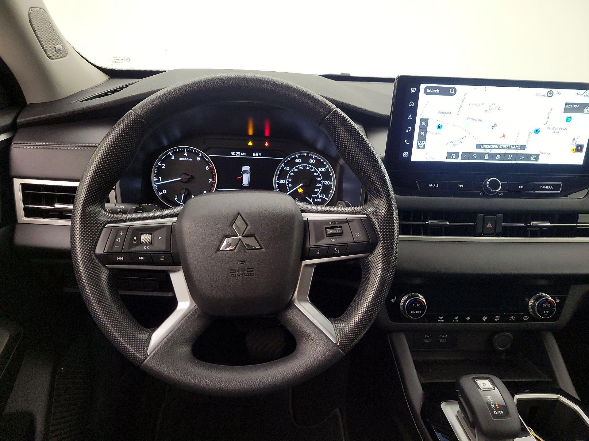 Thumbnail: 2025 Mitsubishi Outlander - 10