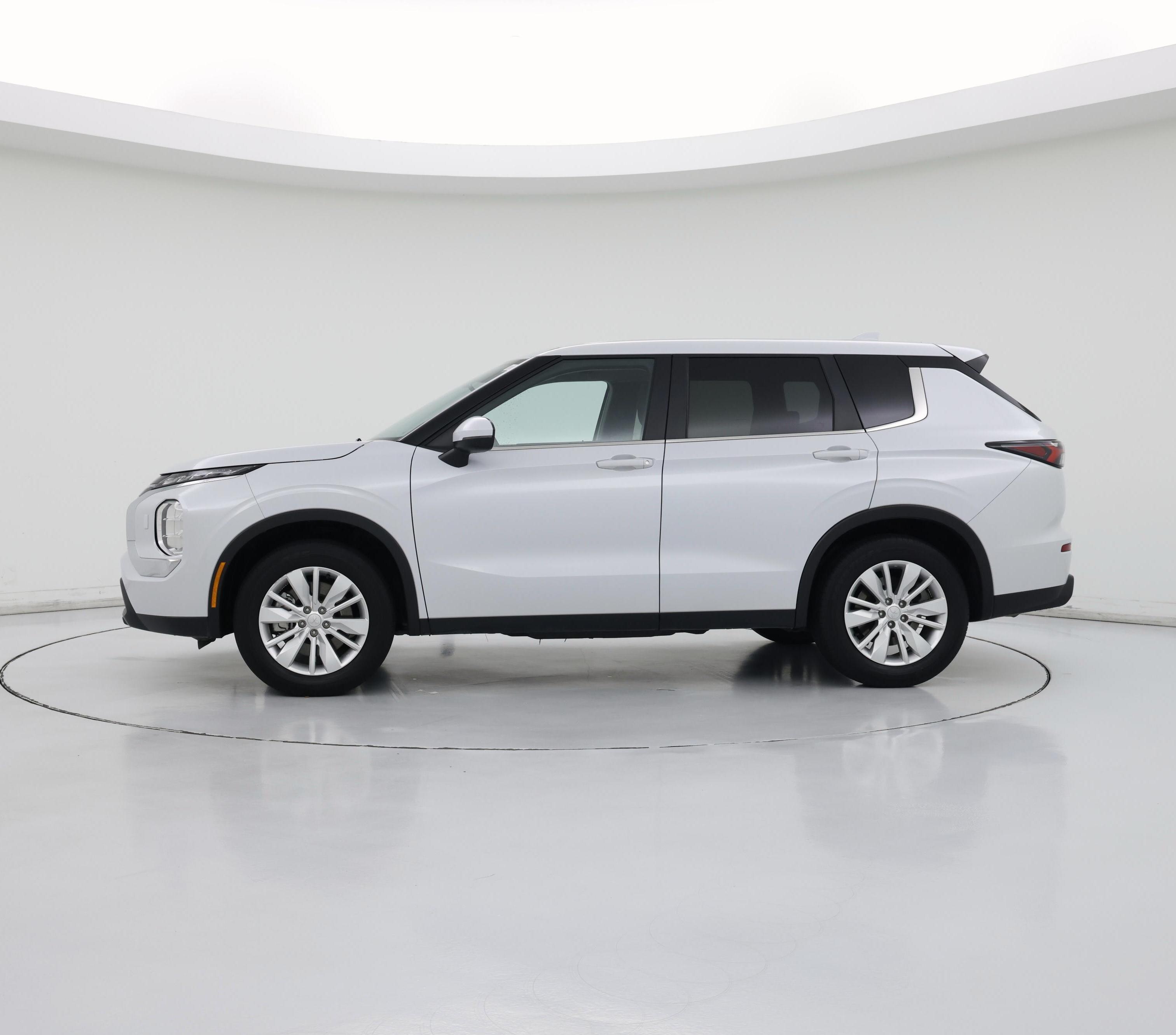 Thumbnail: 2025 Mitsubishi Outlander - 3