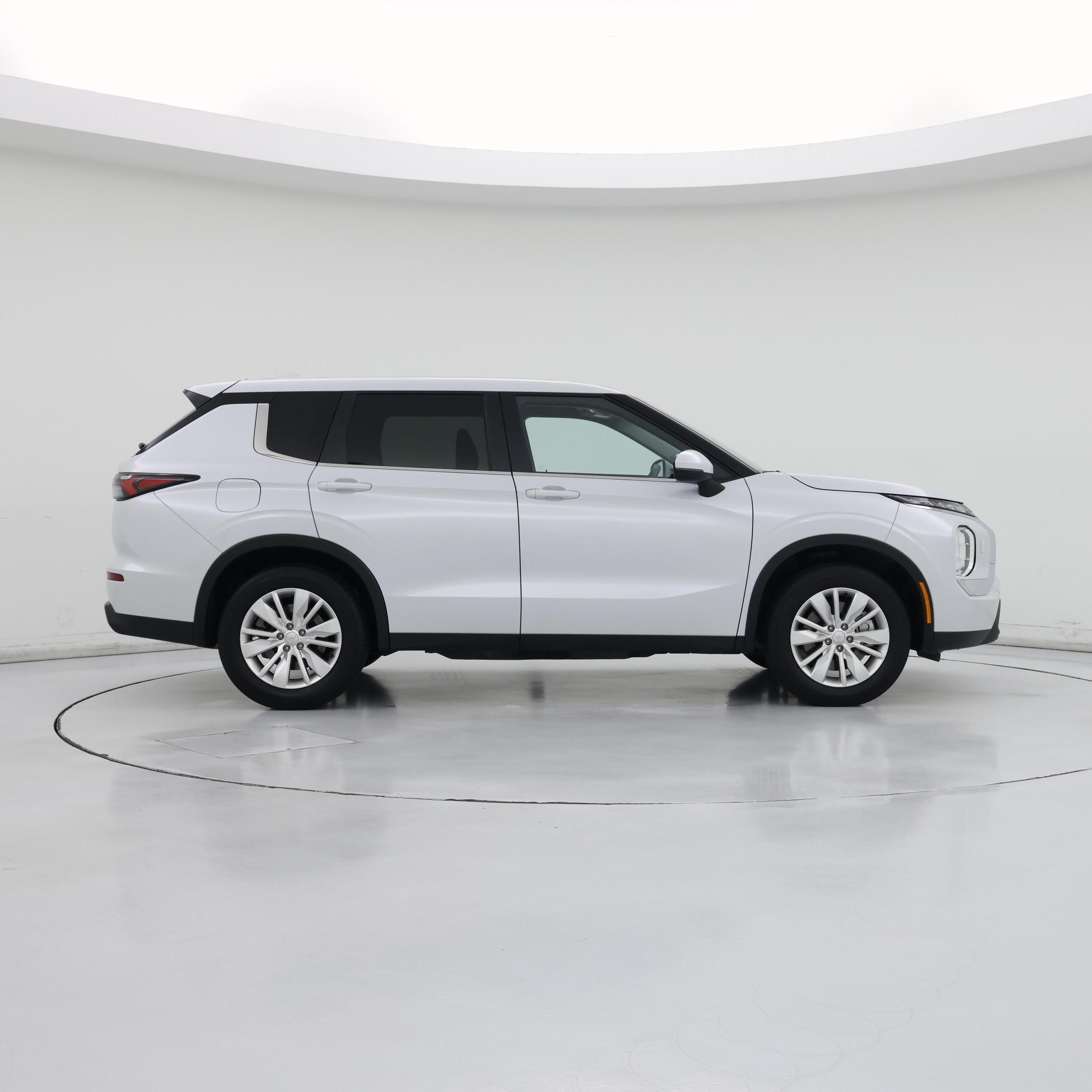 Thumbnail: 2025 Mitsubishi Outlander - 7