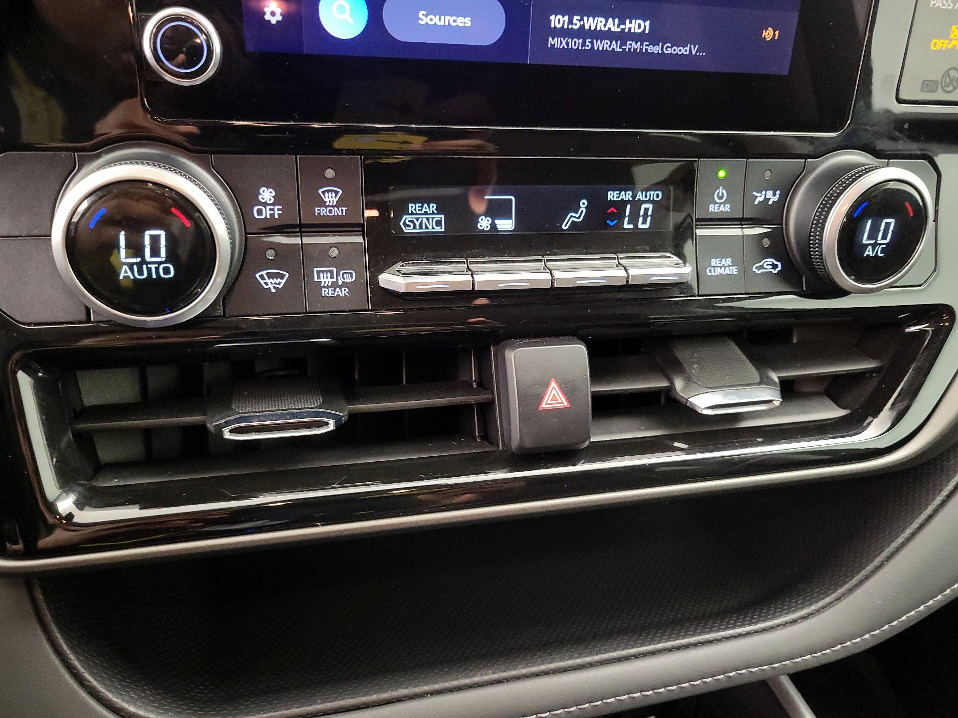 Thumbnail: 2024 Toyota Highlander - 16