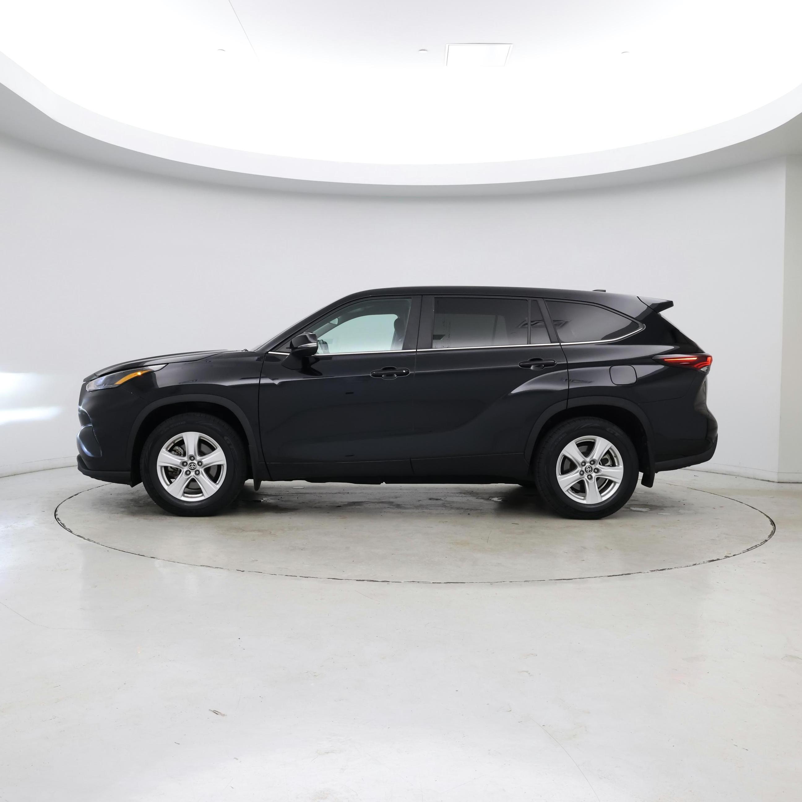 Thumbnail: 2024 Toyota Highlander - 3