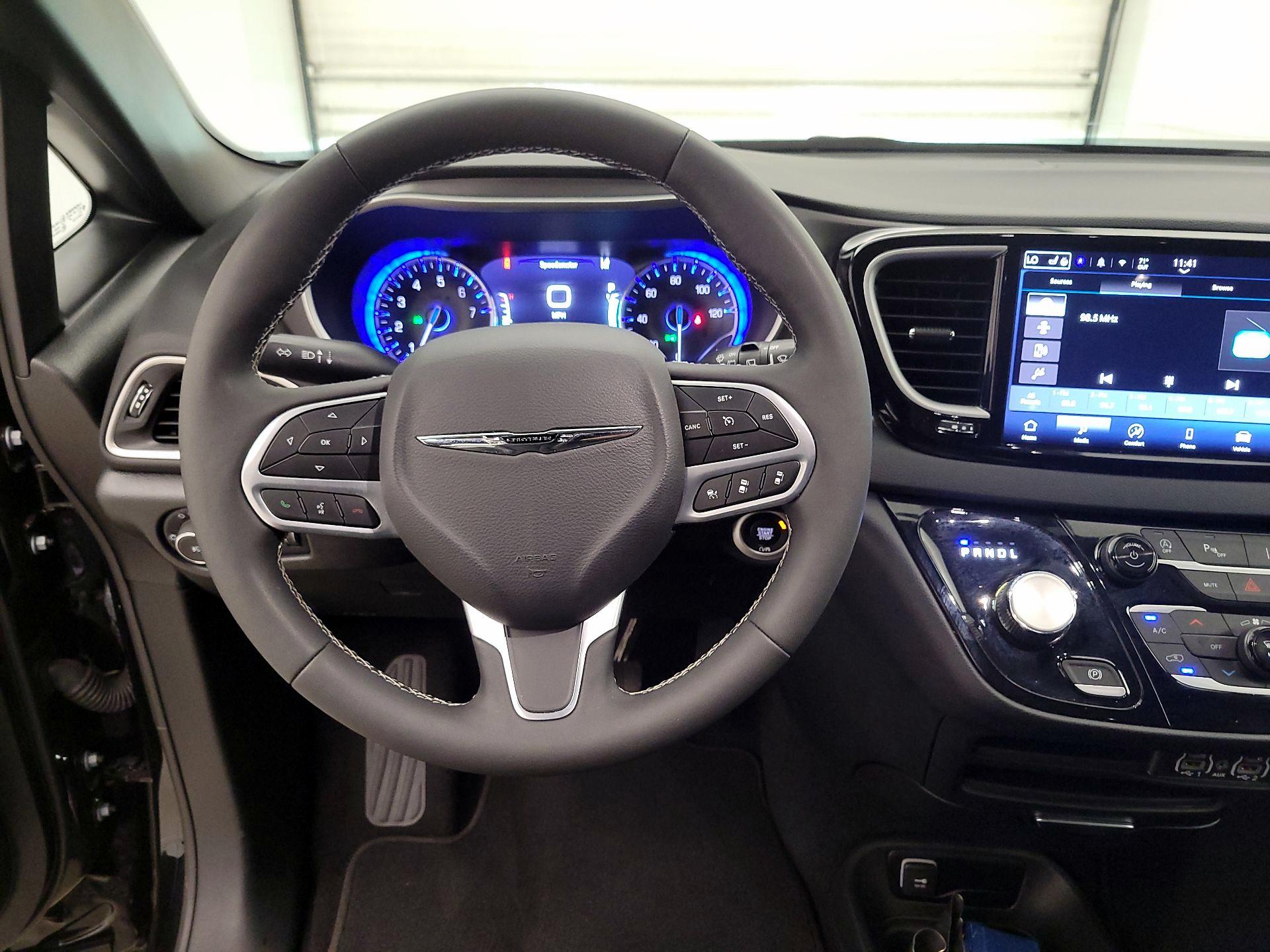 Thumbnail: 2025 Chrysler Pacifica - 10