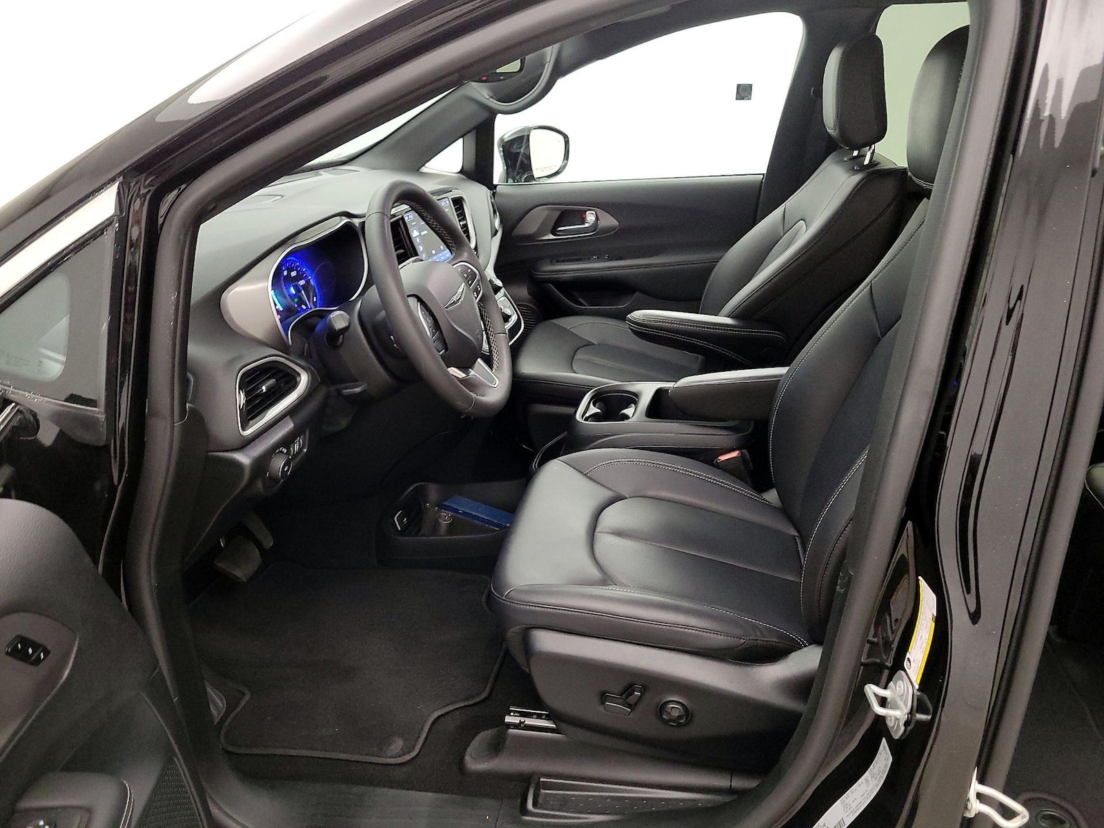 2025 Chrysler Pacifica Select - Photo 12