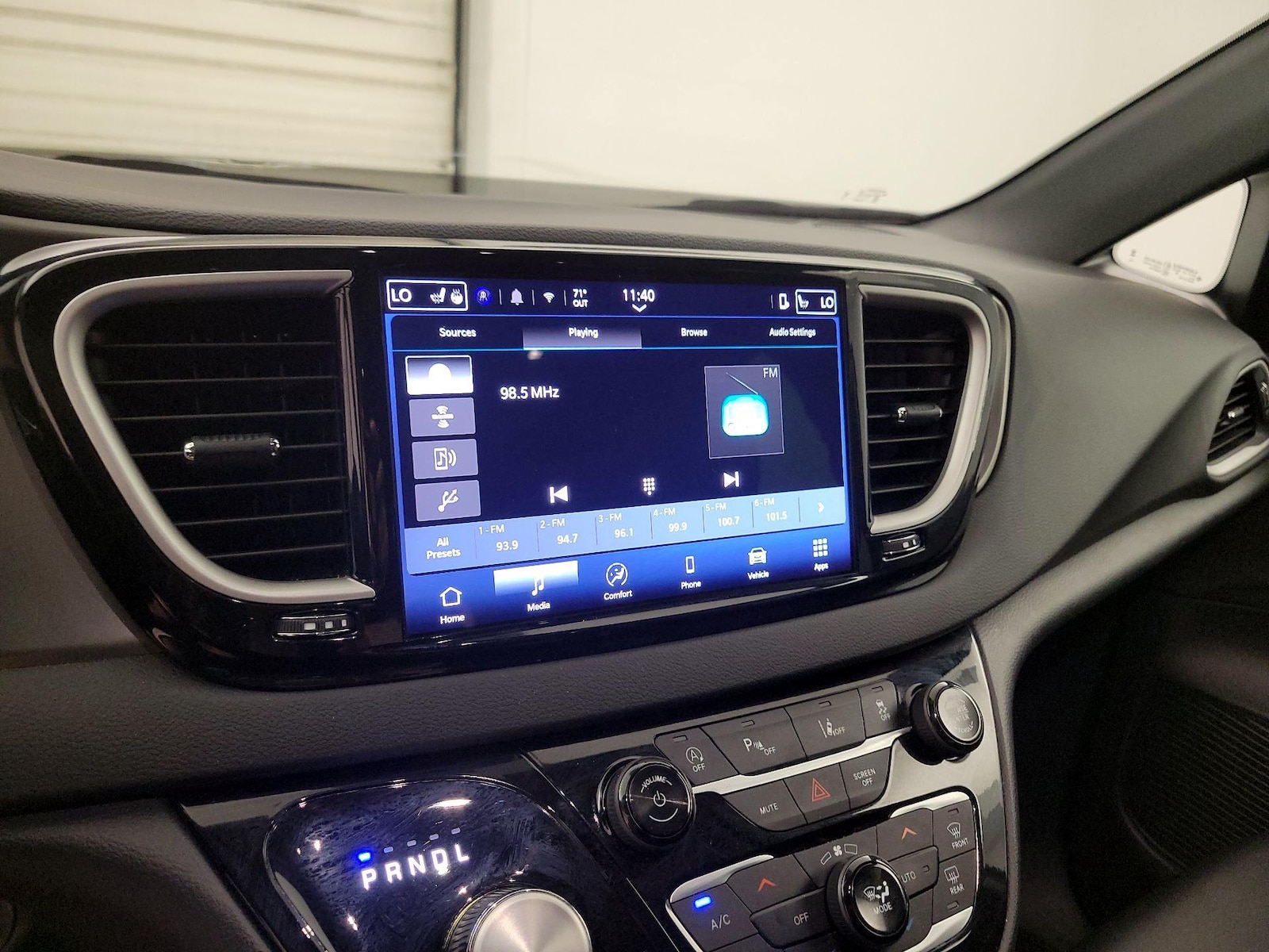 2025 Chrysler Pacifica Select - Photo 16