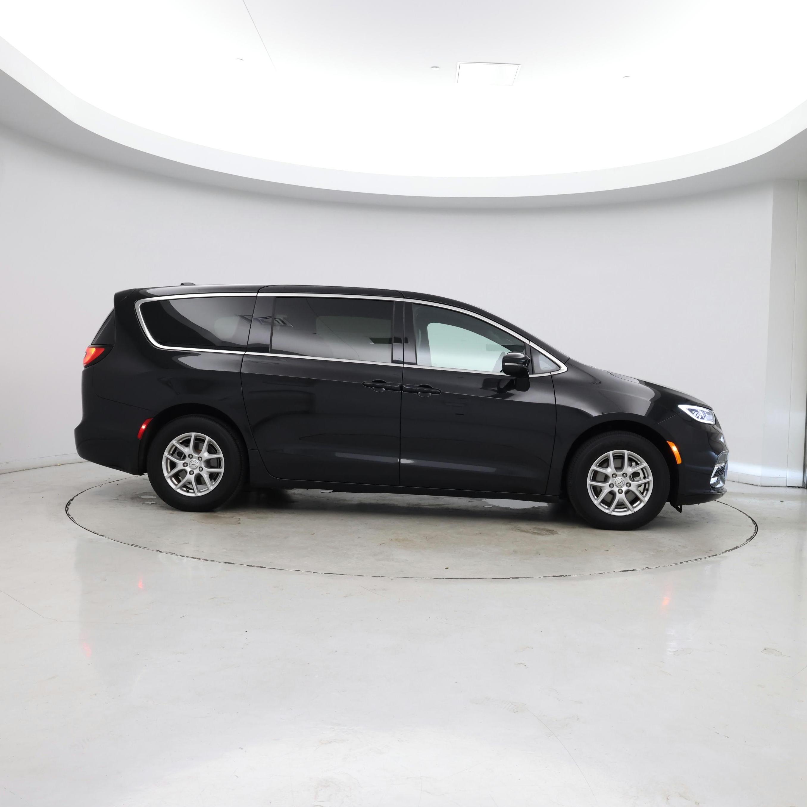 Thumbnail: 2025 Chrysler Pacifica - 7