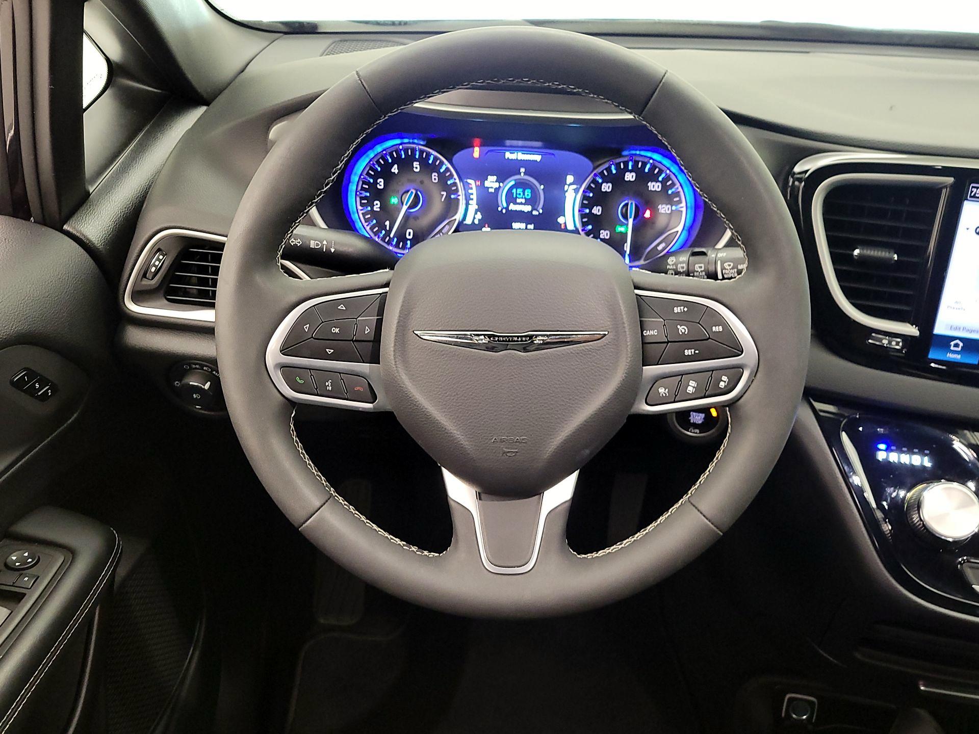 Thumbnail: 2025 Chrysler Pacifica - 10