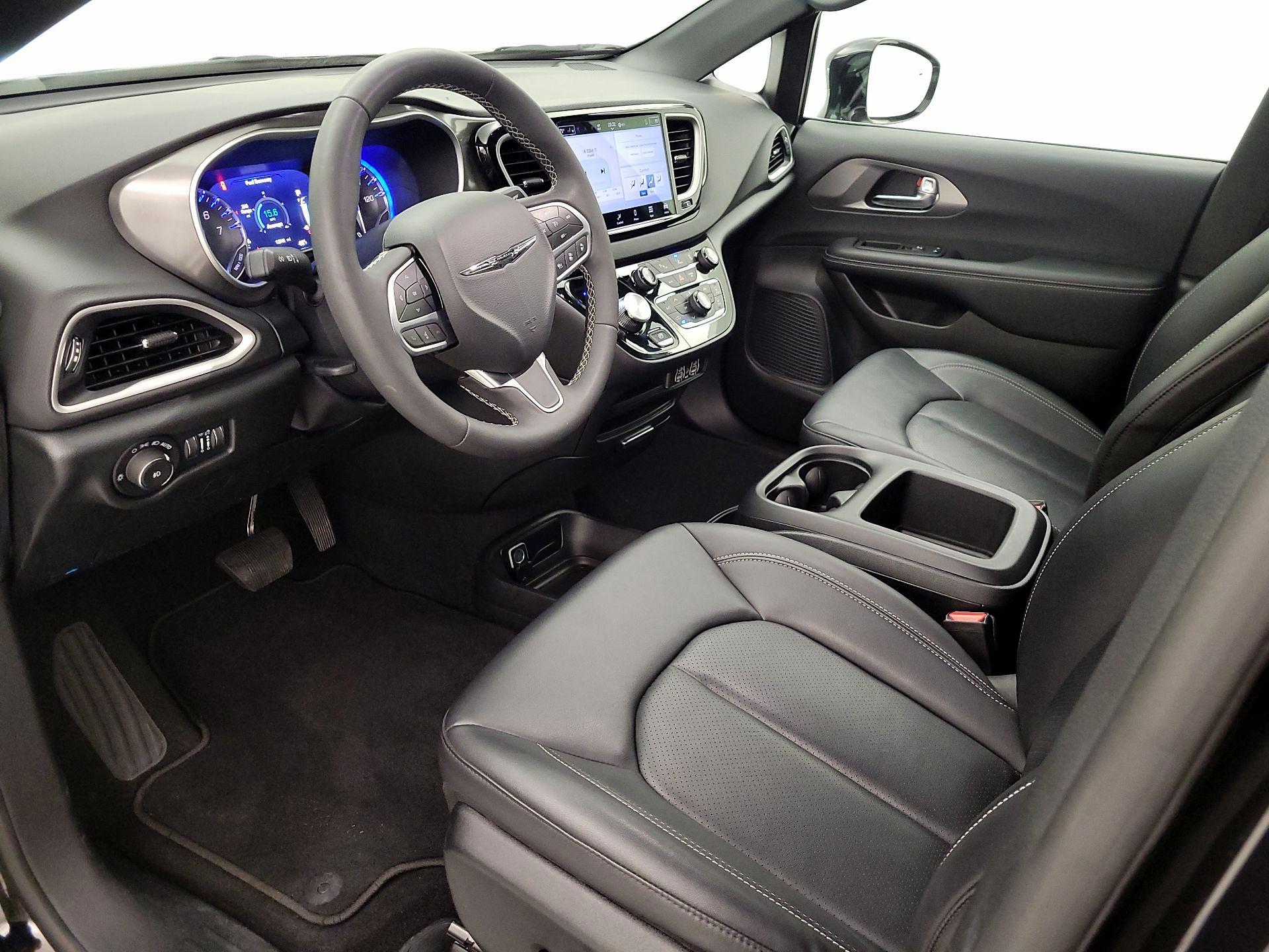 Thumbnail: 2025 Chrysler Pacifica - 11