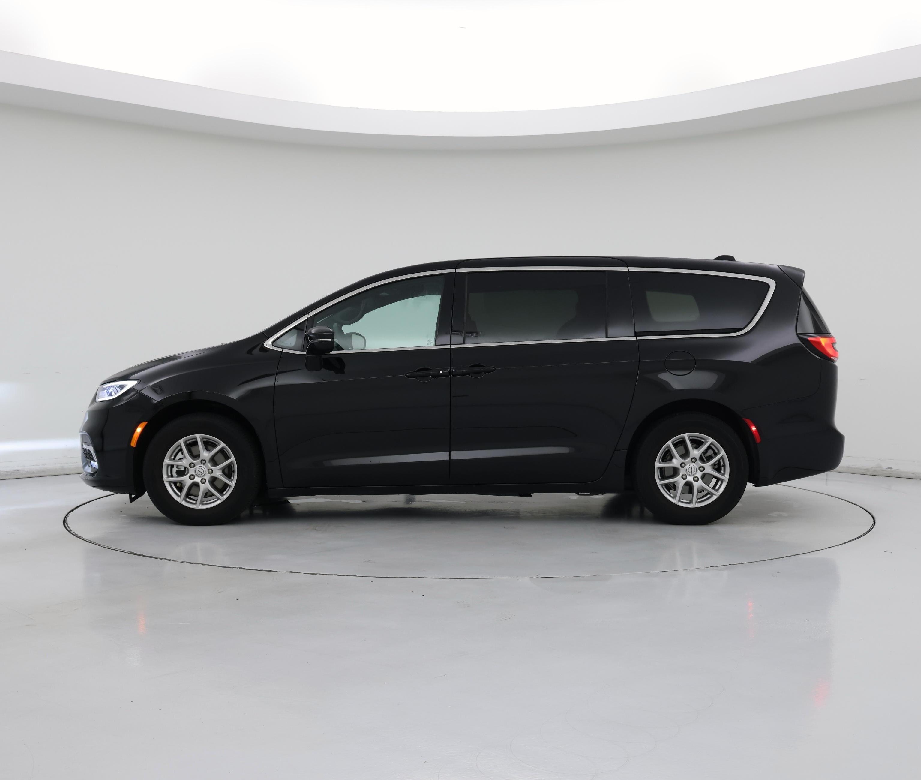 Thumbnail: 2025 Chrysler Pacifica - 3