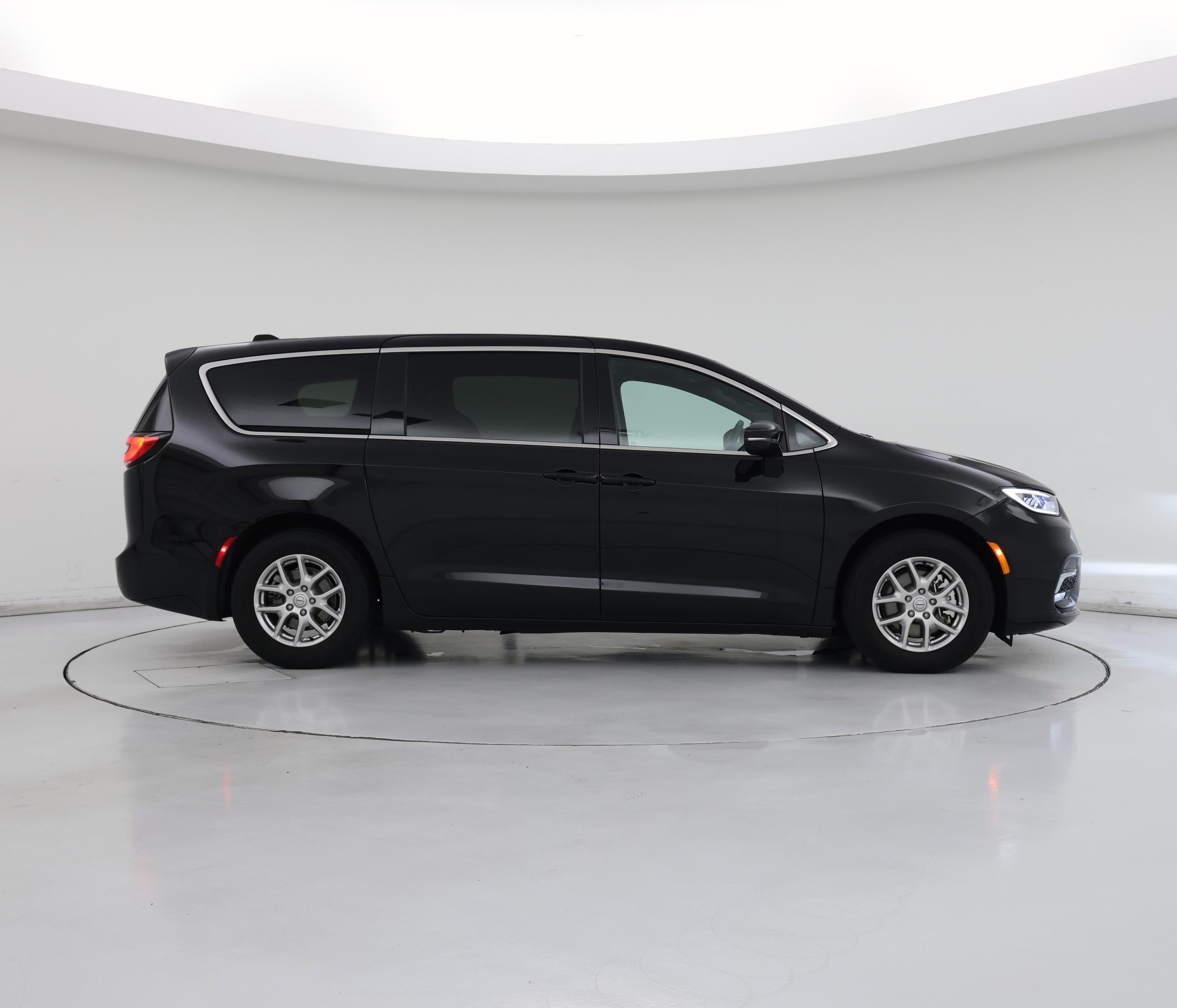 Thumbnail: 2025 Chrysler Pacifica - 7
