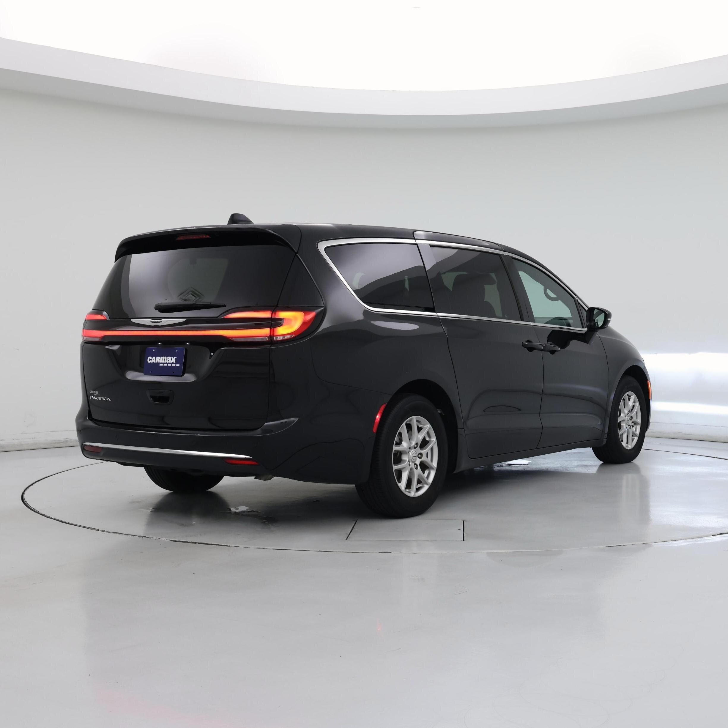 Thumbnail: 2025 Chrysler Pacifica - 8