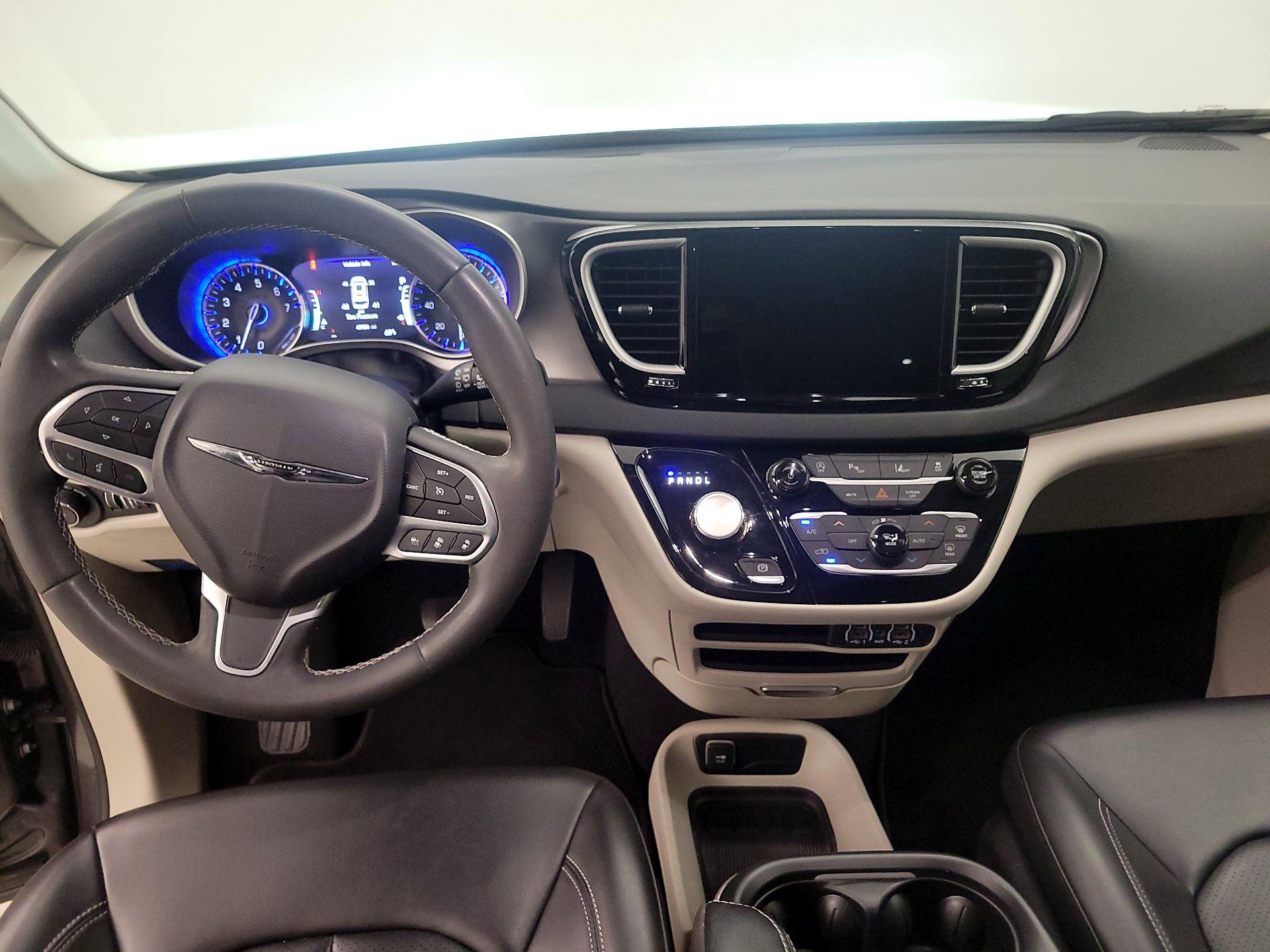 Thumbnail: 2023 Chrysler Pacifica - 9