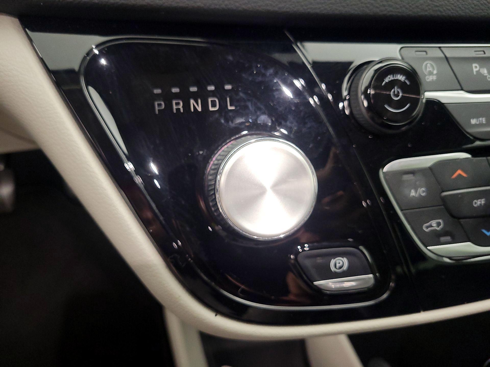 Thumbnail: 2023 Chrysler Pacifica - 18