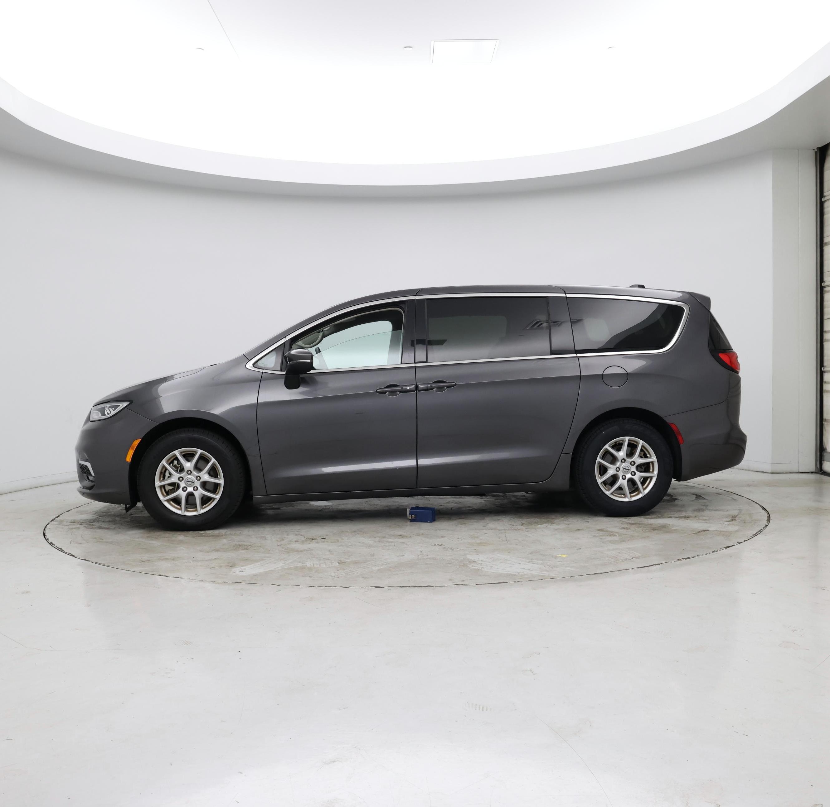 Thumbnail: 2023 Chrysler Pacifica - 2