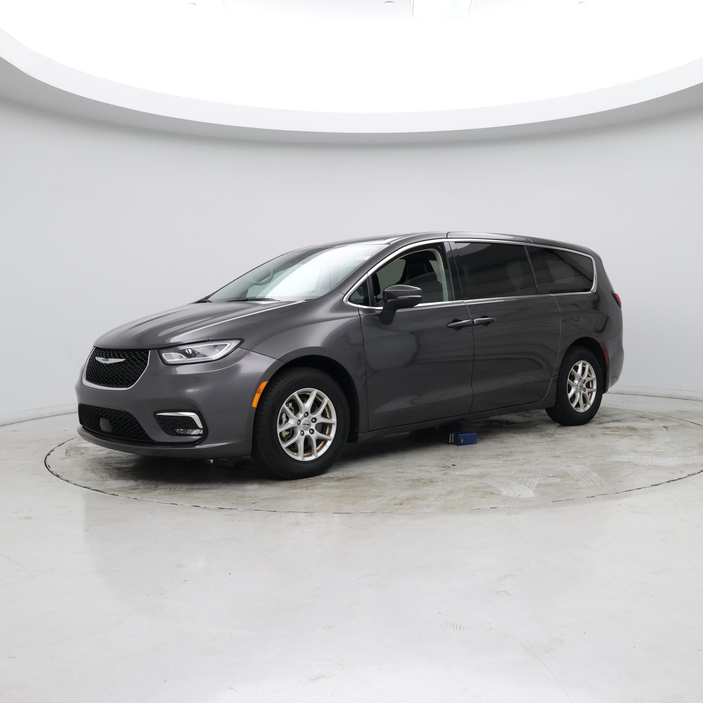 Thumbnail: 2023 Chrysler Pacifica - 3