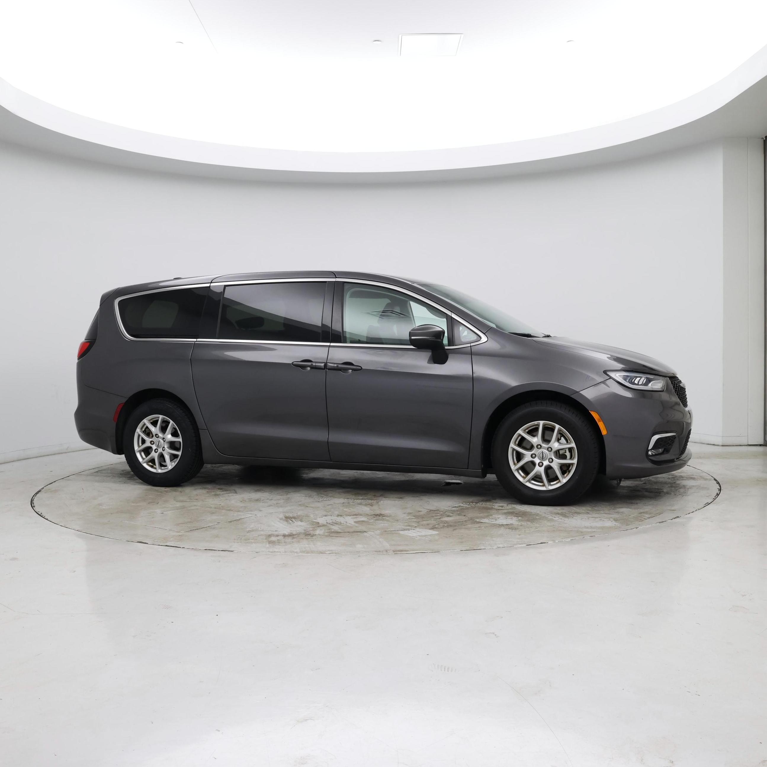 Thumbnail: 2023 Chrysler Pacifica - 7