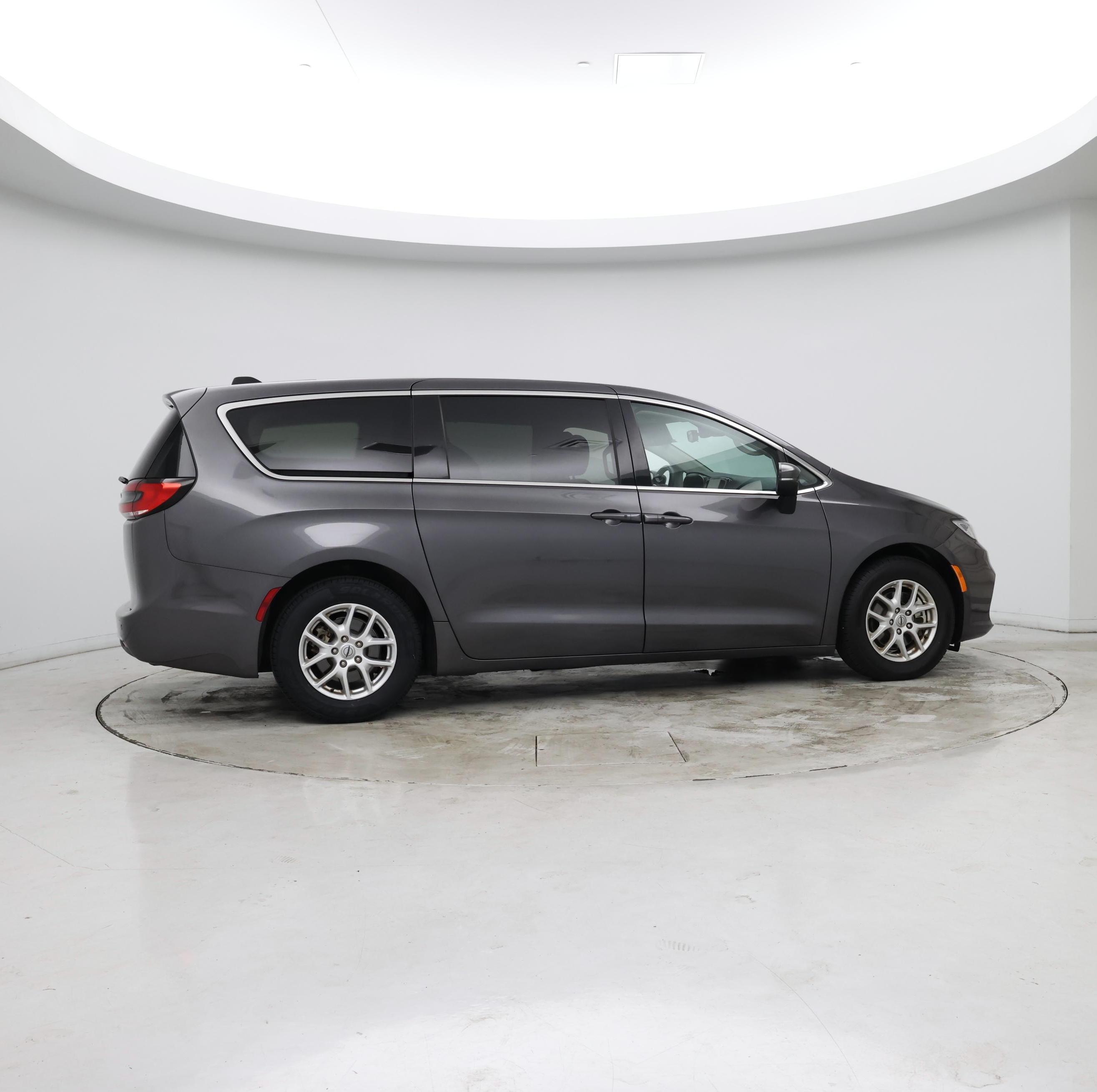 Thumbnail: 2023 Chrysler Pacifica - 8