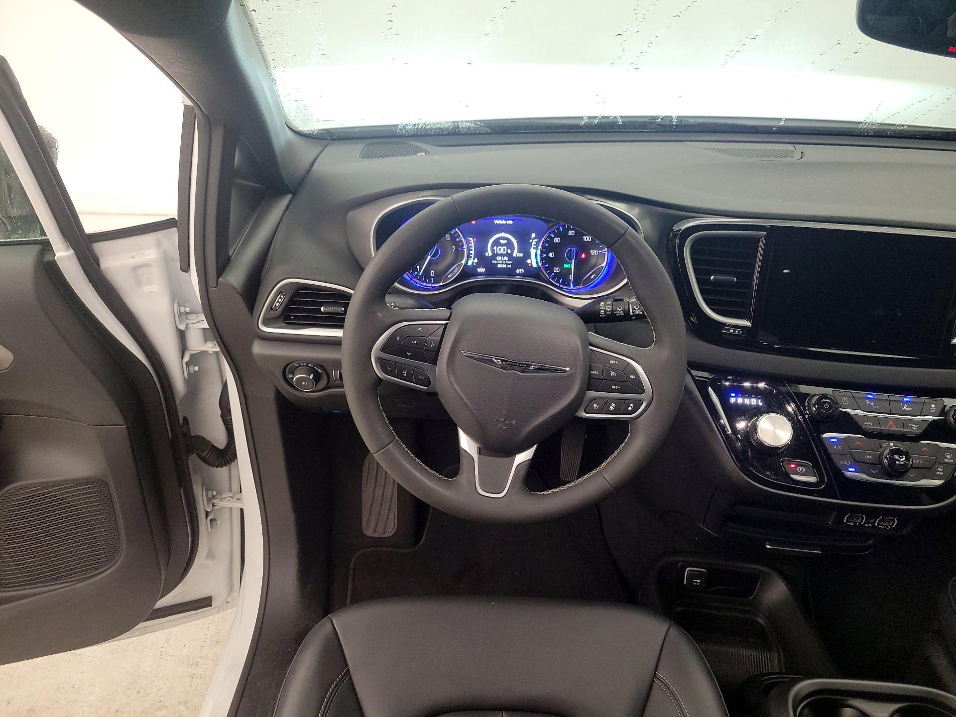 Thumbnail: 2025 Chrysler Pacifica - 10