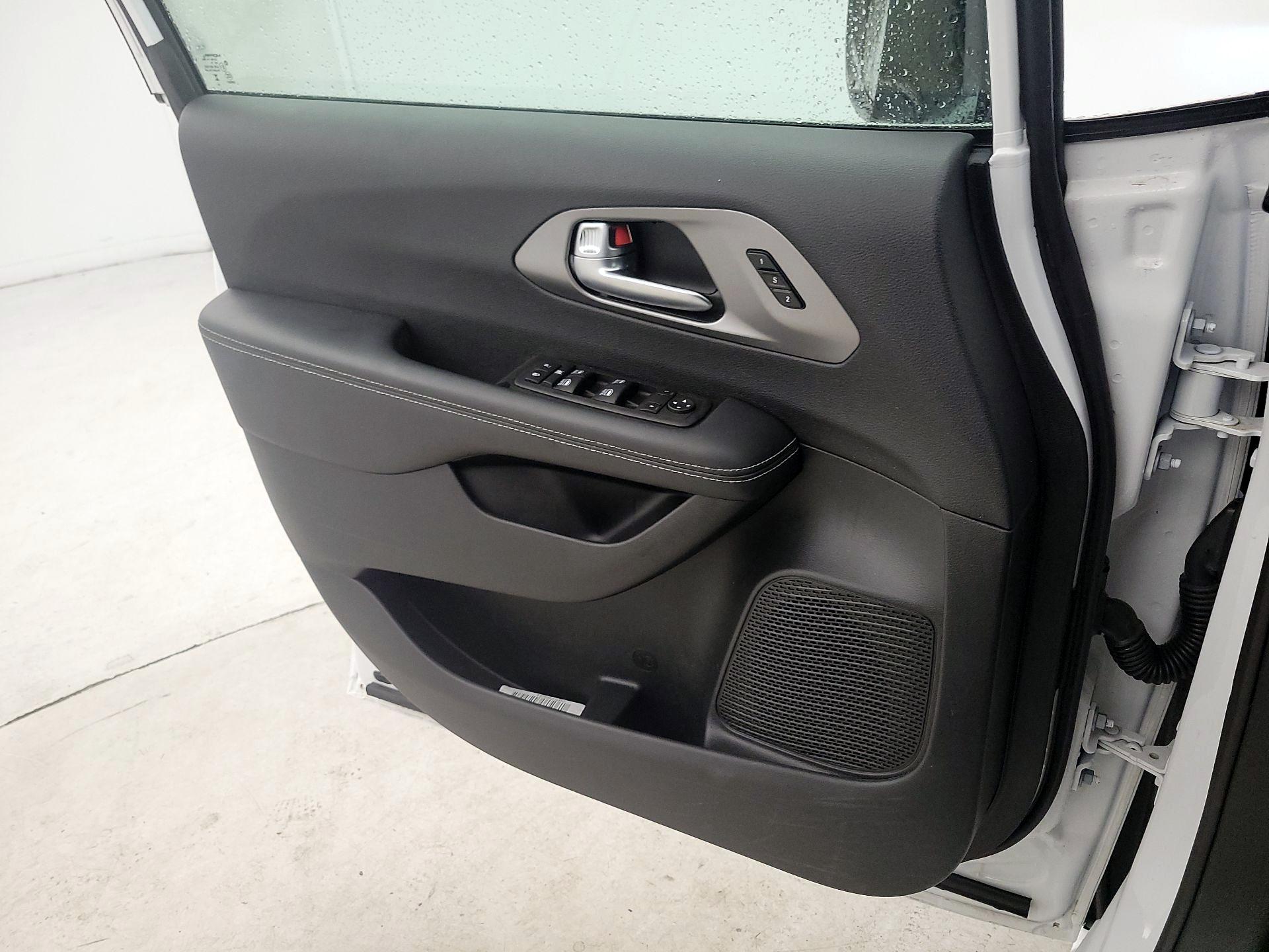 Thumbnail: 2025 Chrysler Pacifica - 12