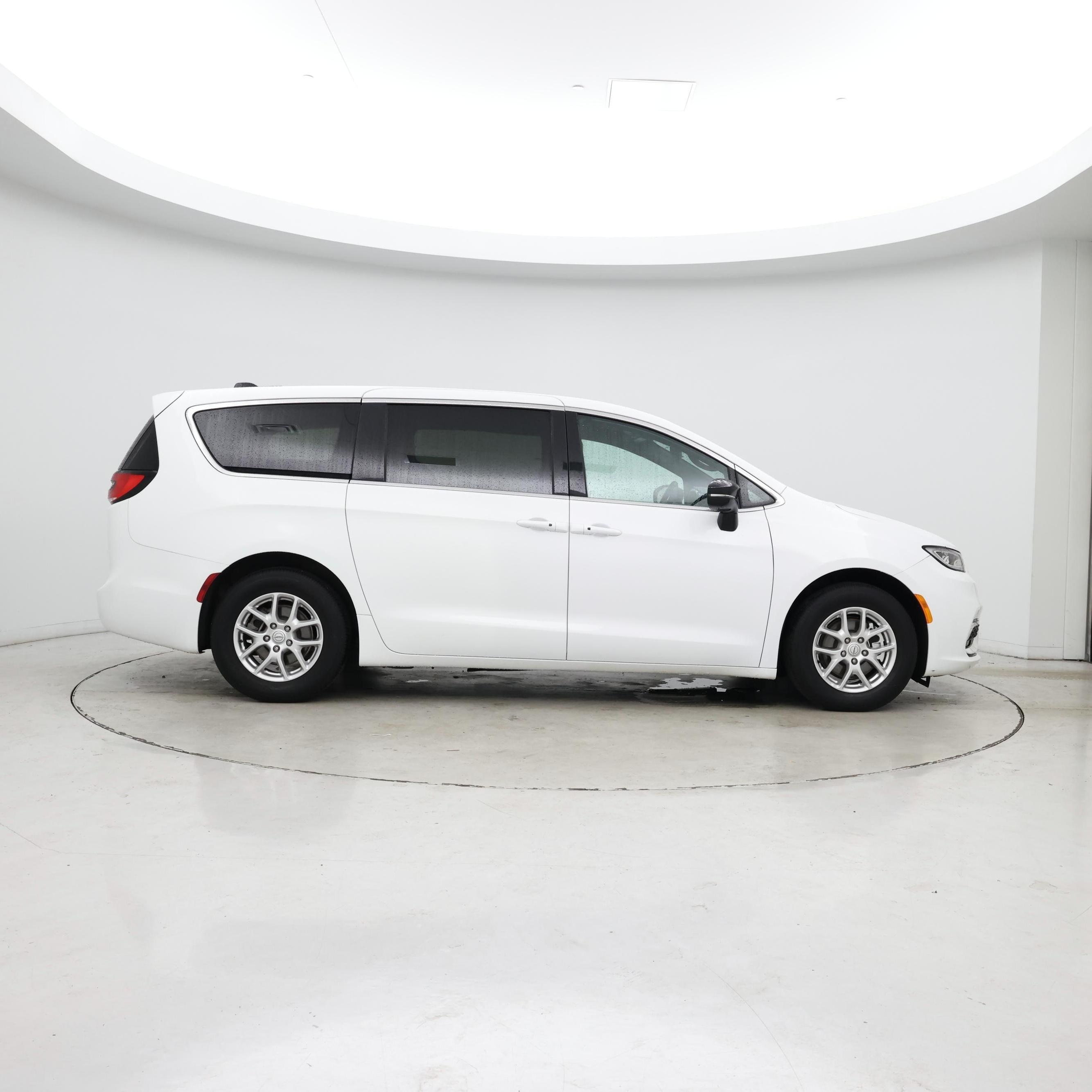 Thumbnail: 2025 Chrysler Pacifica - 7