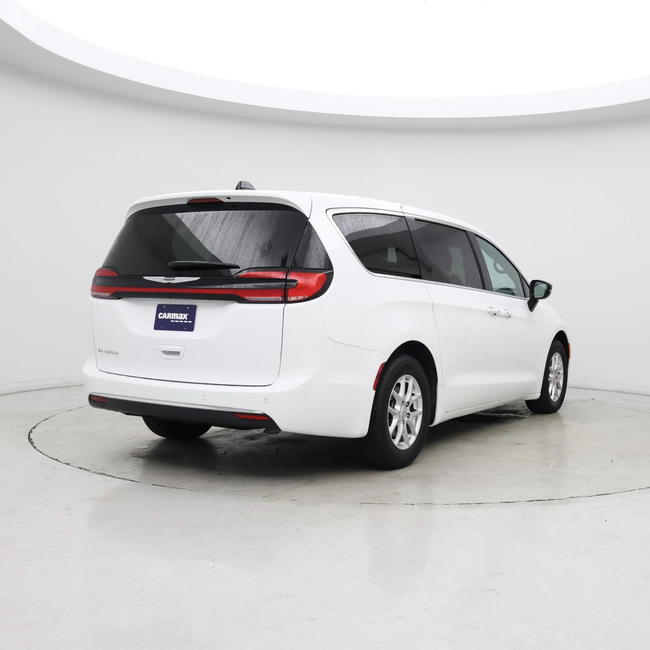 Thumbnail: 2025 Chrysler Pacifica - 8