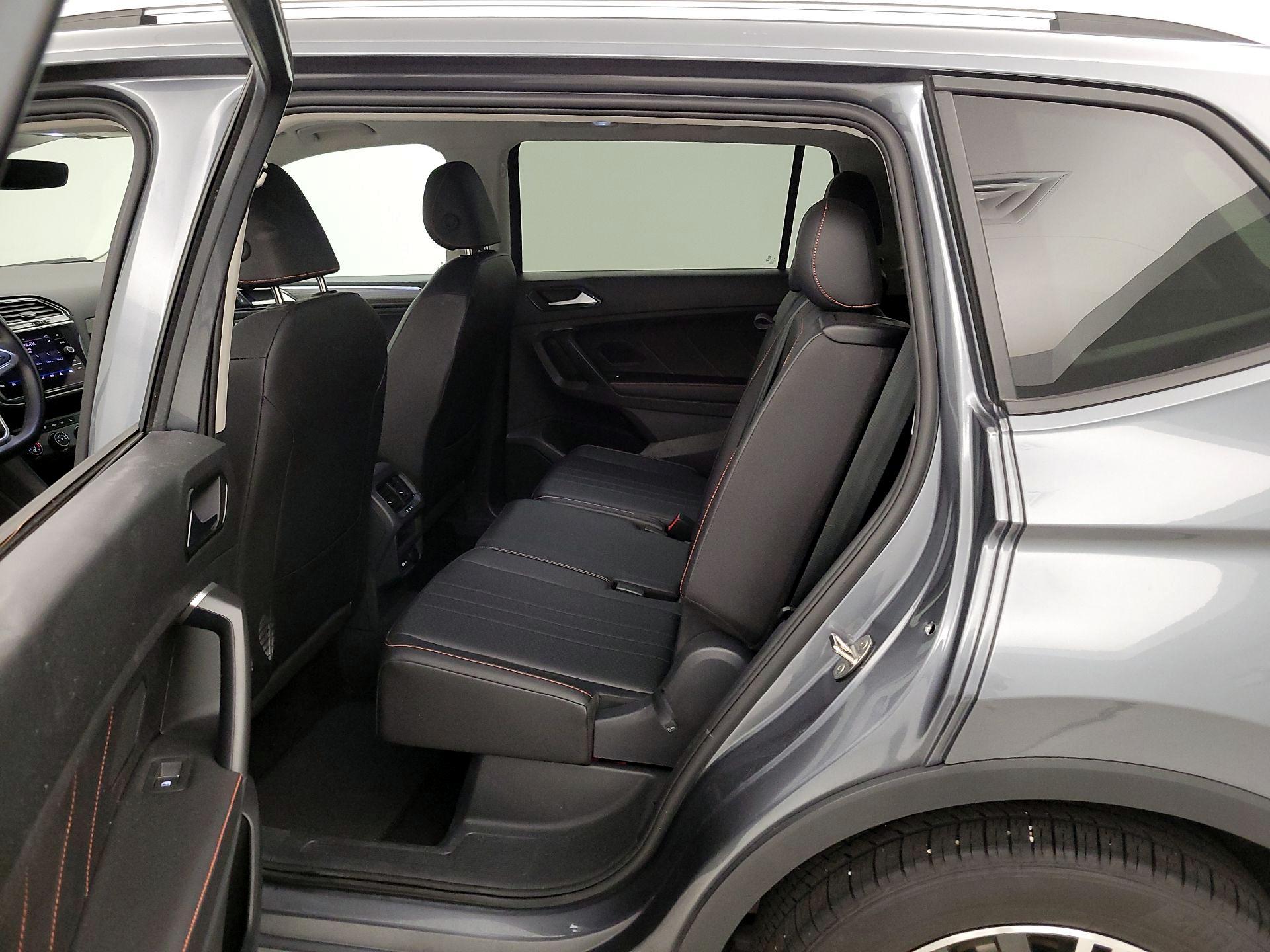 Thumbnail: 2024 Volkswagen Tiguan - 18