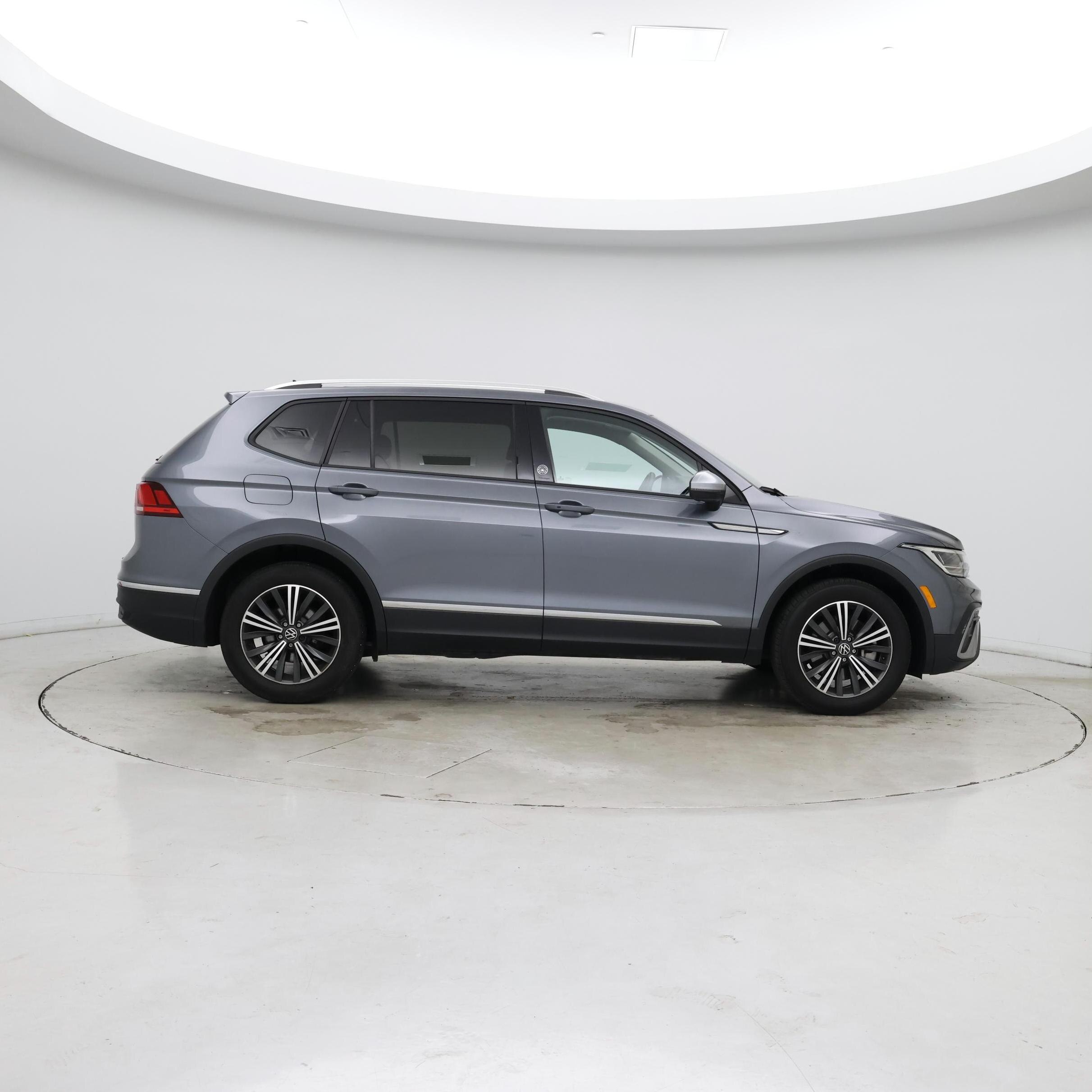 Thumbnail: 2024 Volkswagen Tiguan - 7