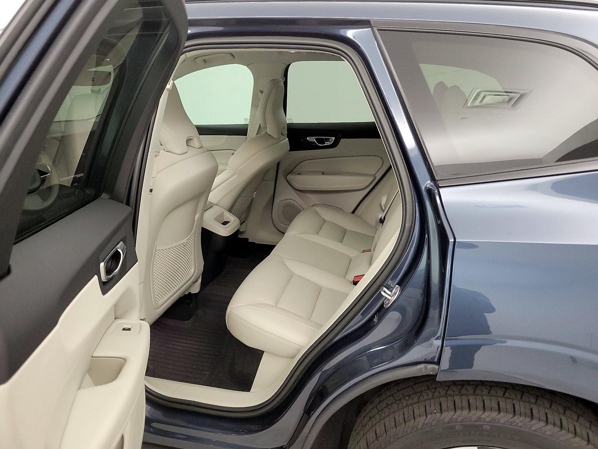 Thumbnail: 2023 Volvo XC60 - 18
