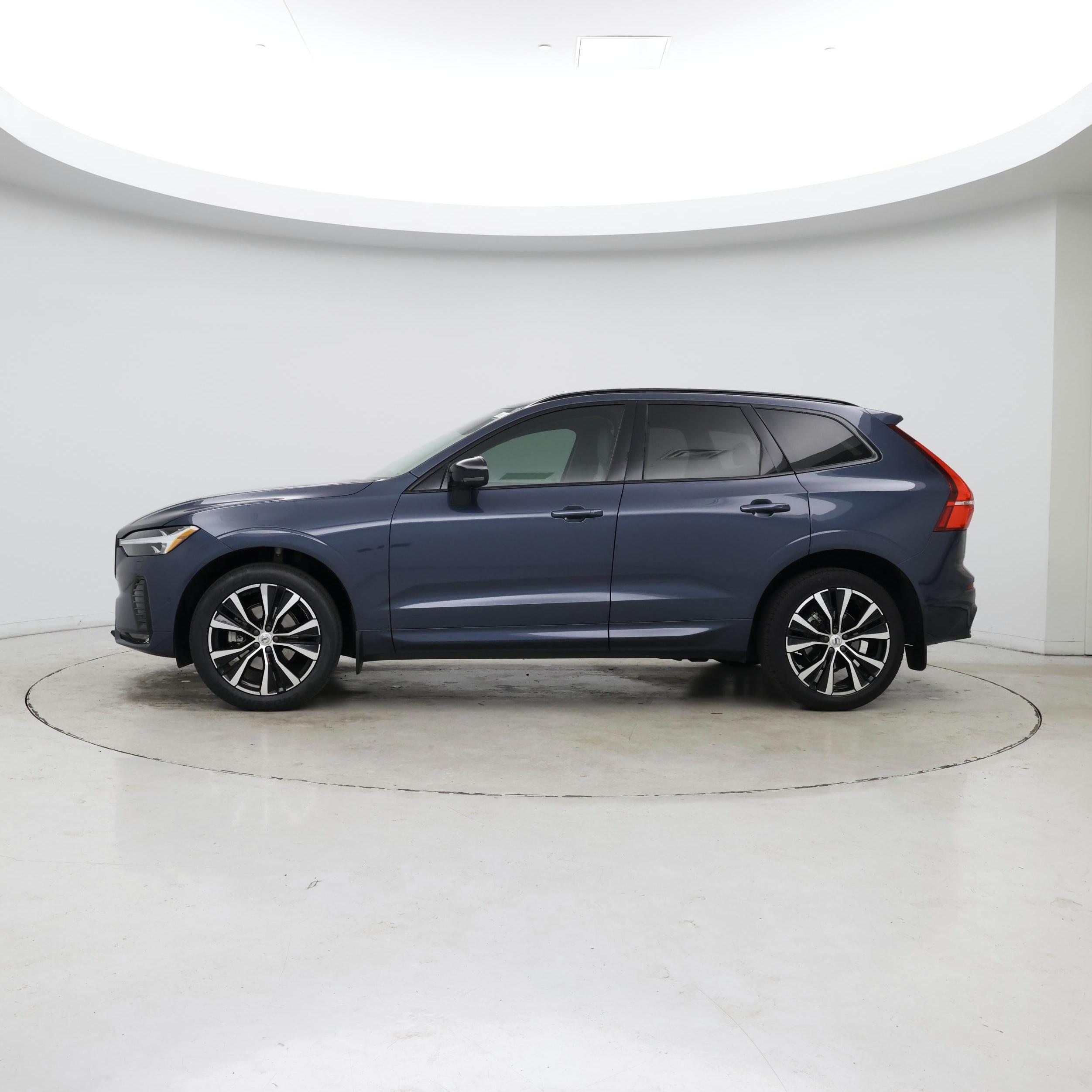 Thumbnail: 2023 Volvo XC60 - 3