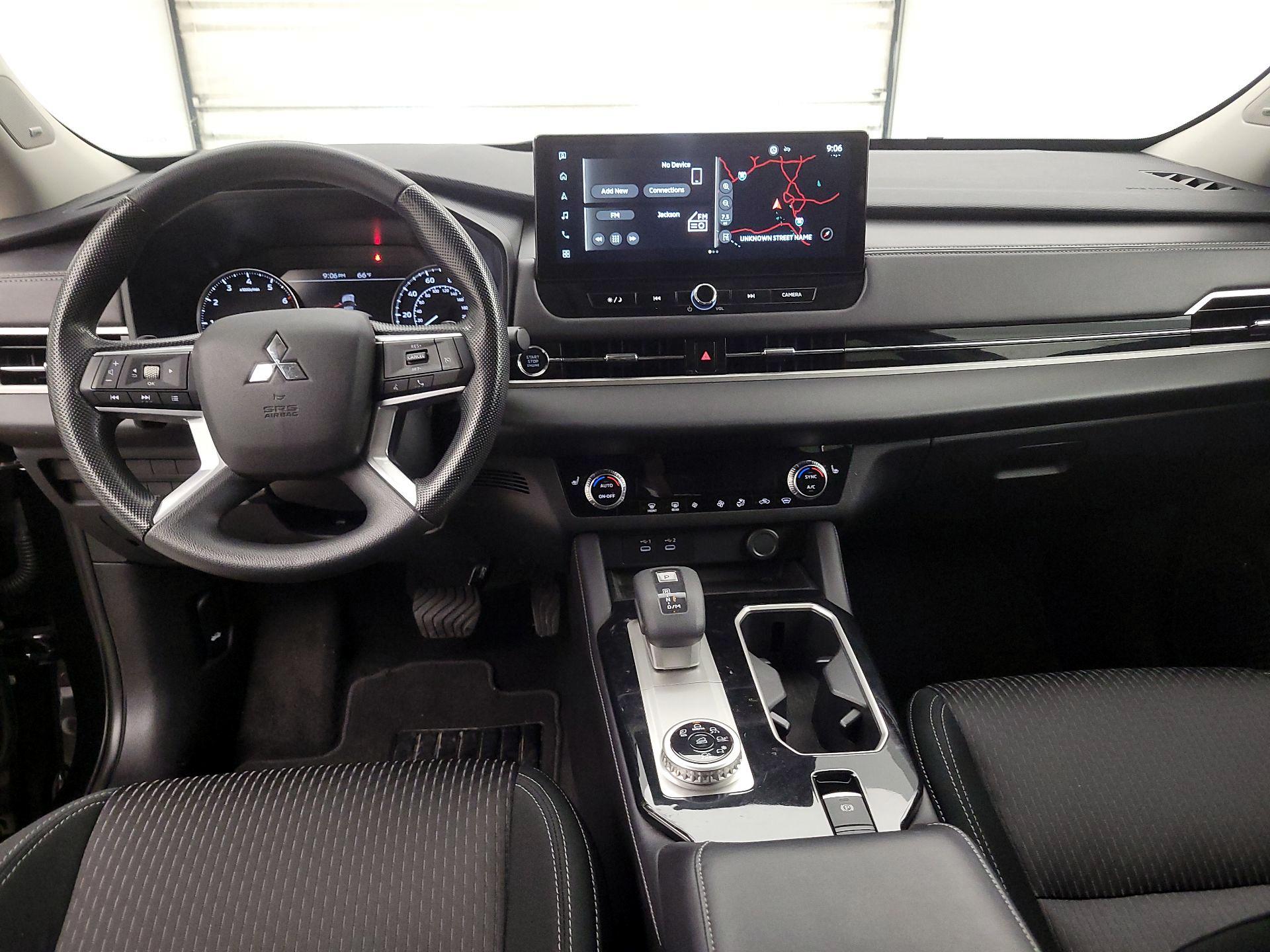 Thumbnail: 2025 Mitsubishi Outlander - 9