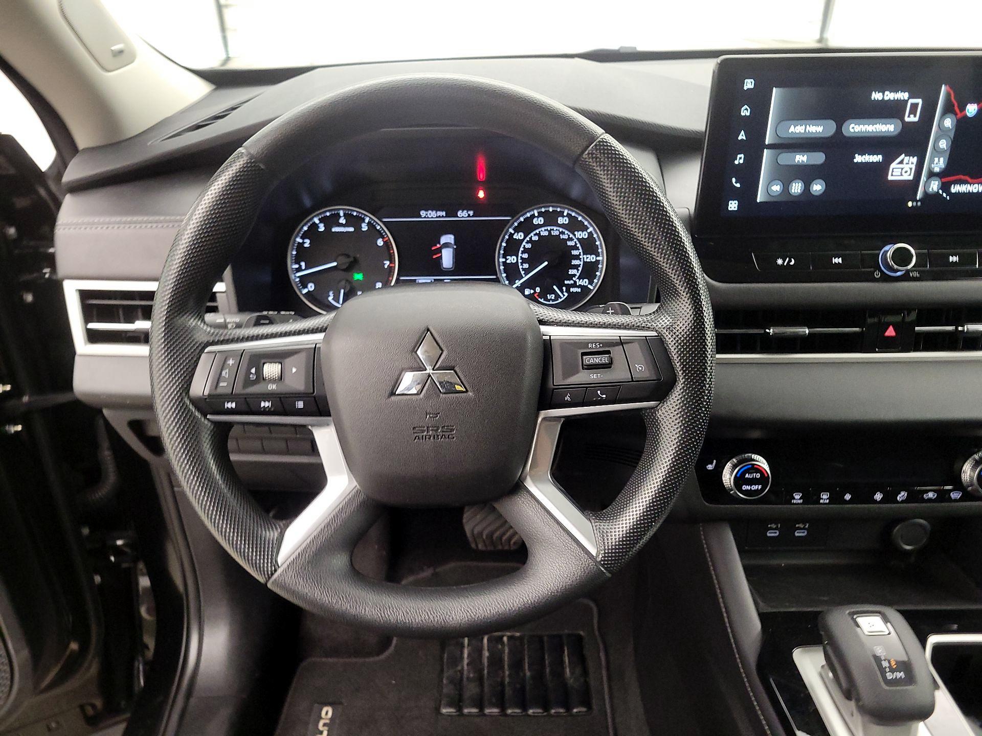 Thumbnail: 2025 Mitsubishi Outlander - 10