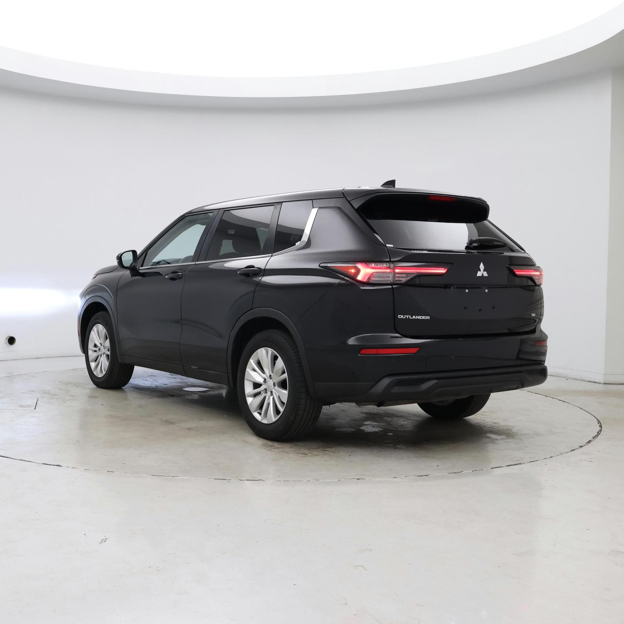 Thumbnail: 2025 Mitsubishi Outlander - 2