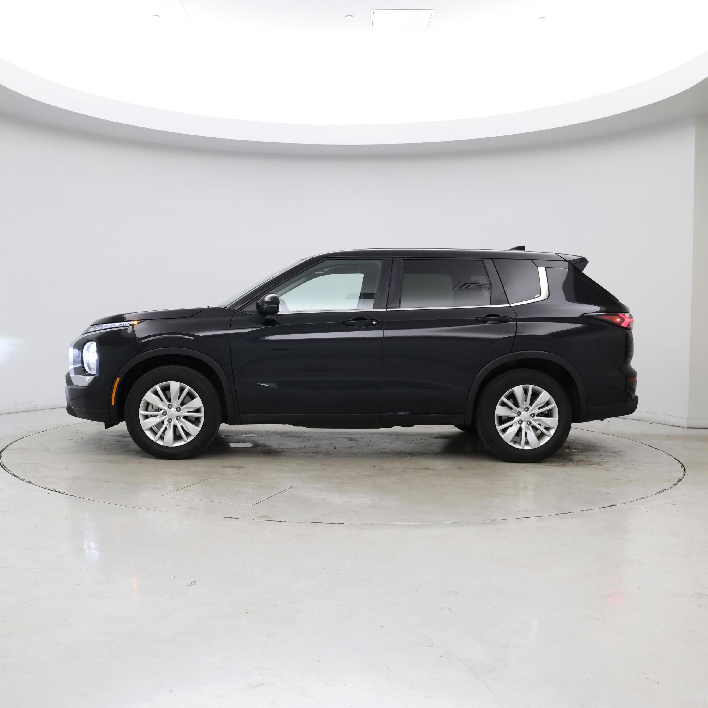 Thumbnail: 2025 Mitsubishi Outlander - 3
