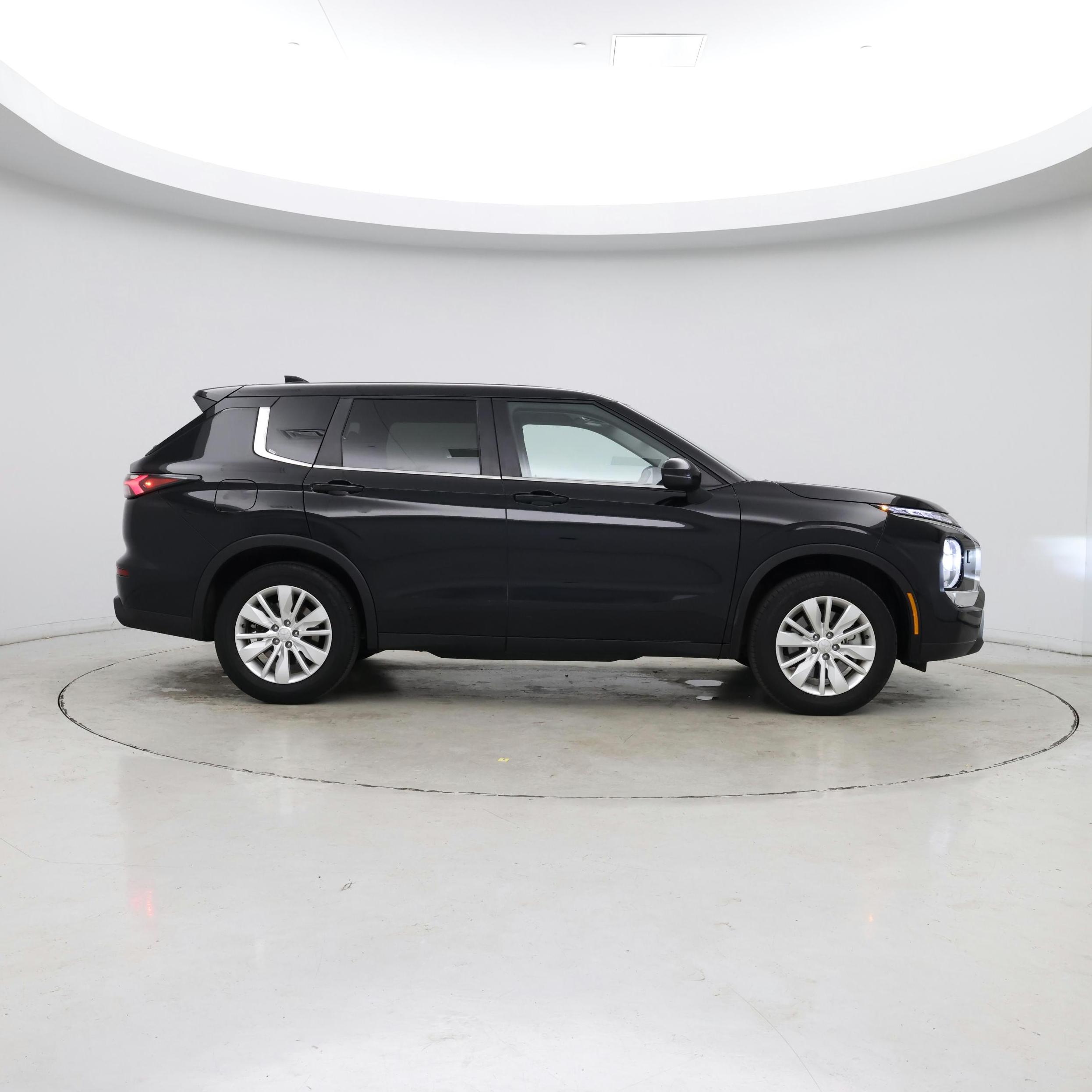 Thumbnail: 2025 Mitsubishi Outlander - 7