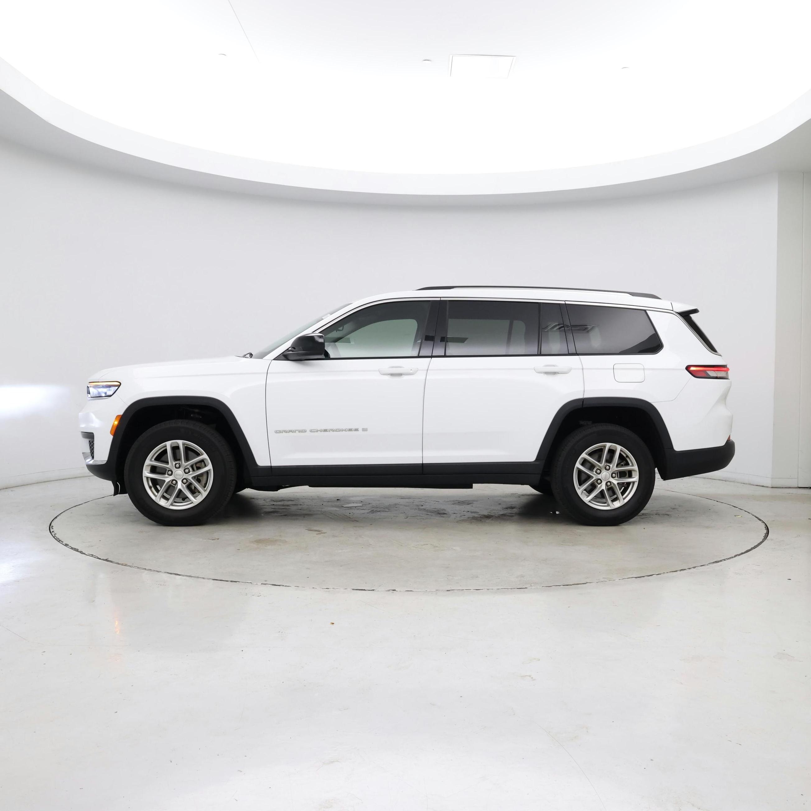 Thumbnail: 2023 Jeep Grand Cherokee L - 2