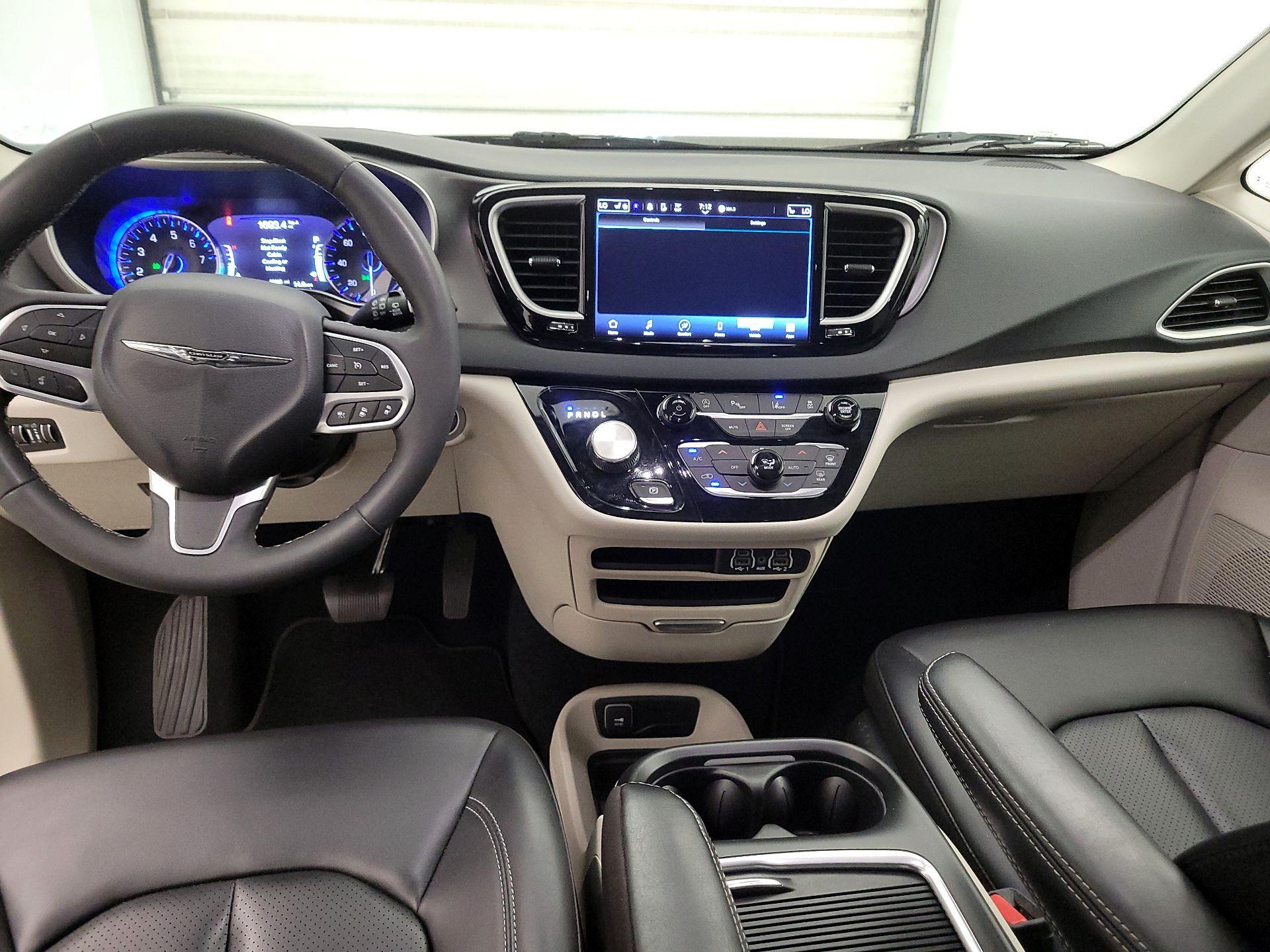 Thumbnail: 2023 Chrysler Pacifica - 9