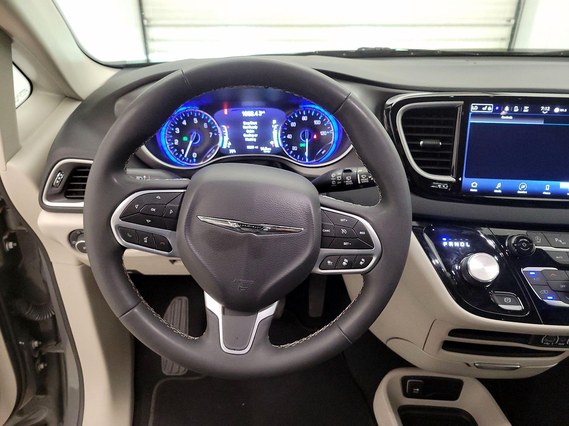 Thumbnail: 2023 Chrysler Pacifica - 10