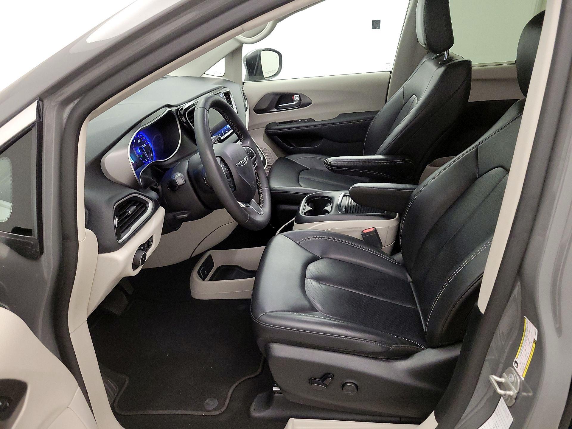 Thumbnail: 2023 Chrysler Pacifica - 11