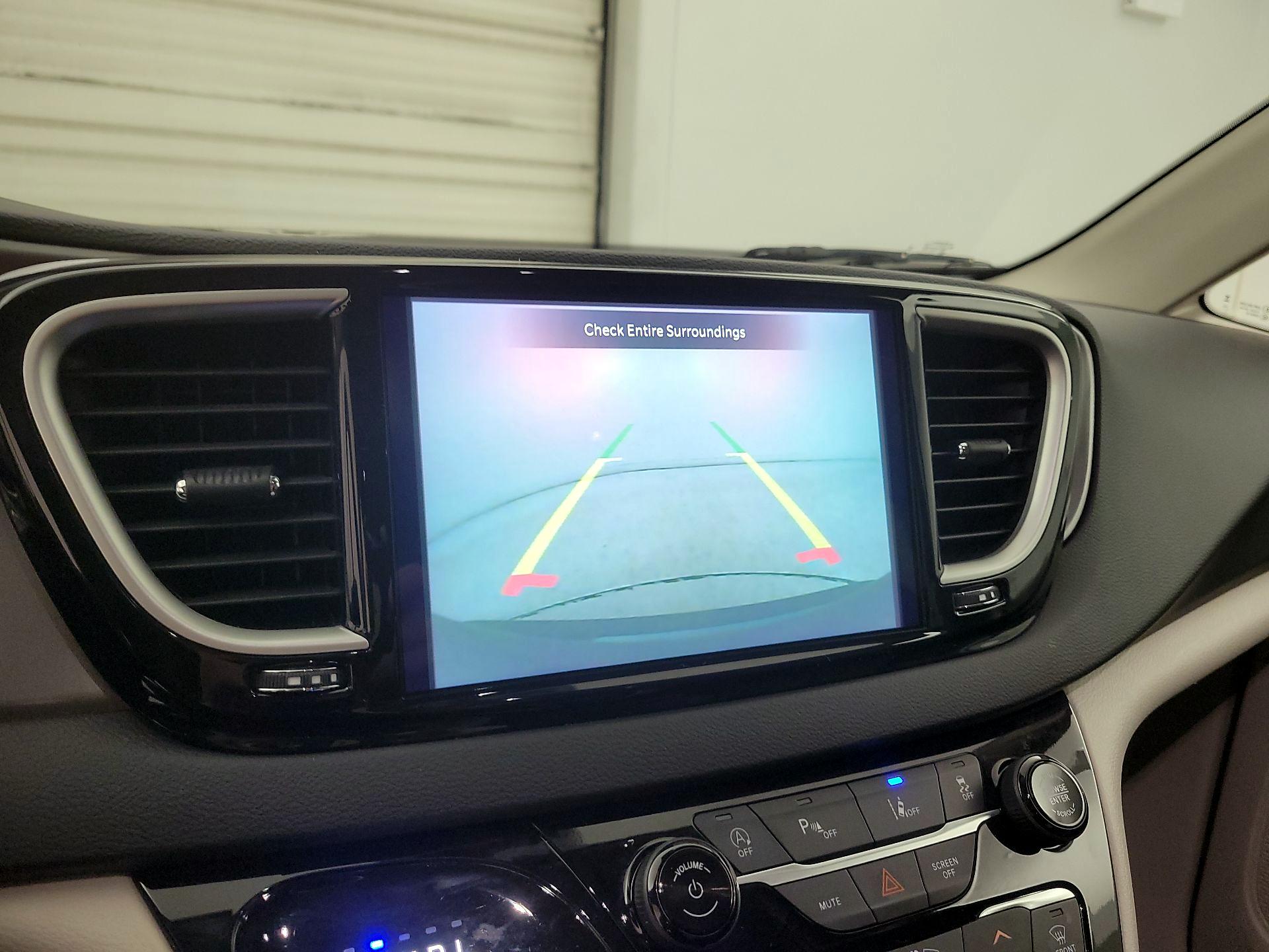 Thumbnail: 2023 Chrysler Pacifica - 14