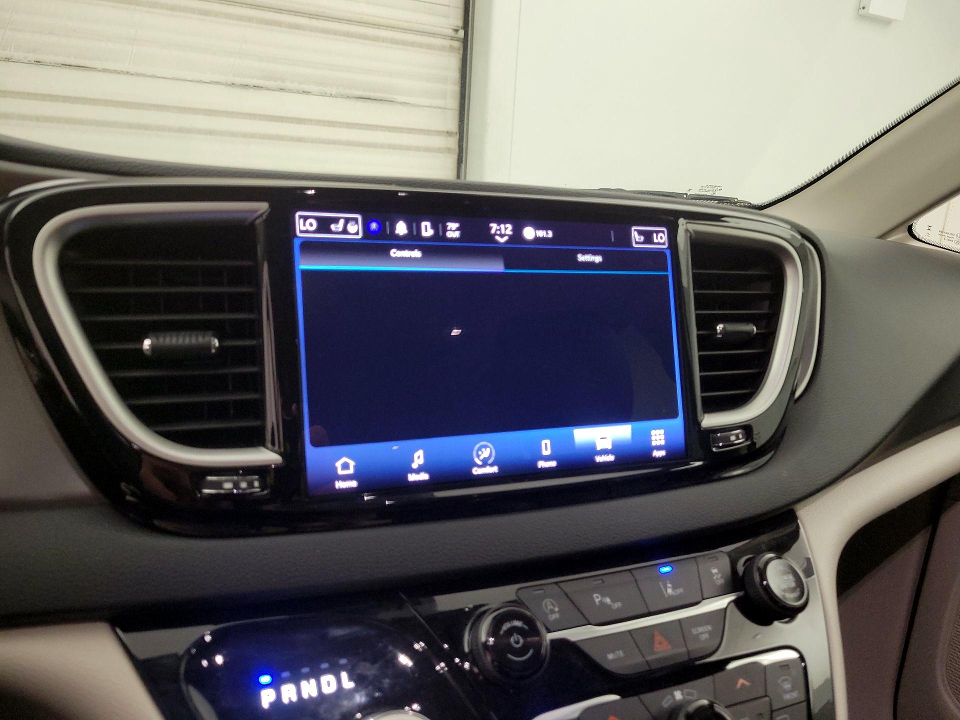 Thumbnail: 2023 Chrysler Pacifica - 15