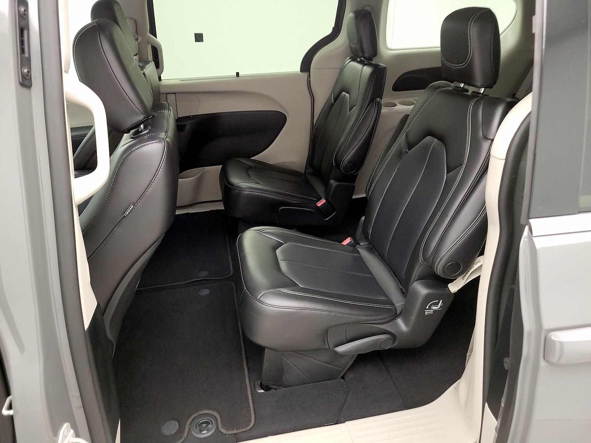 Thumbnail: 2023 Chrysler Pacifica - 19