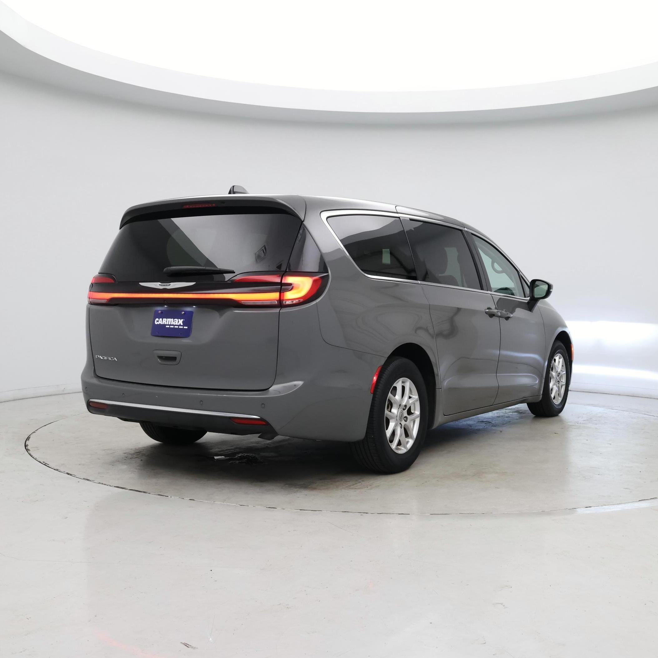 Thumbnail: 2023 Chrysler Pacifica - 8