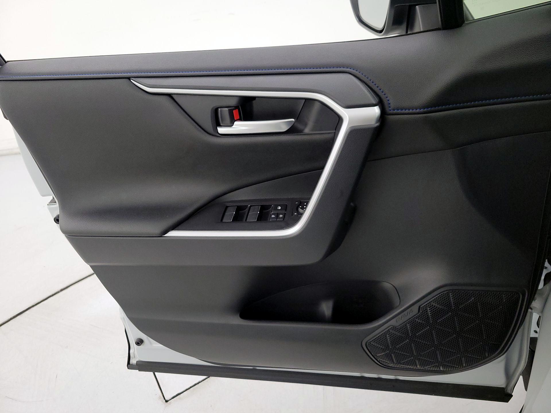 Thumbnail: 2025 Toyota RAV4 - 12