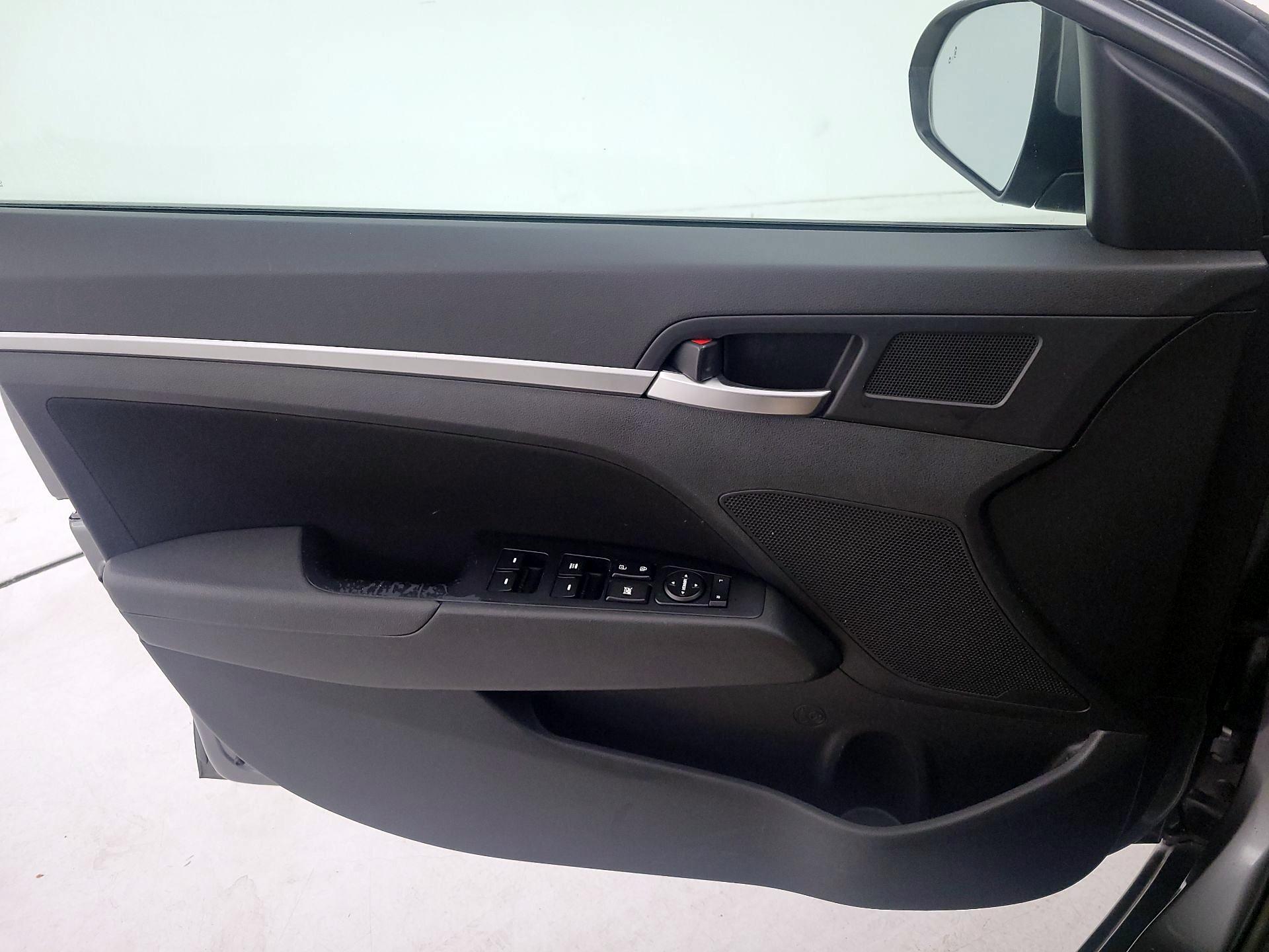 Thumbnail: 2019 Hyundai Elantra - 12