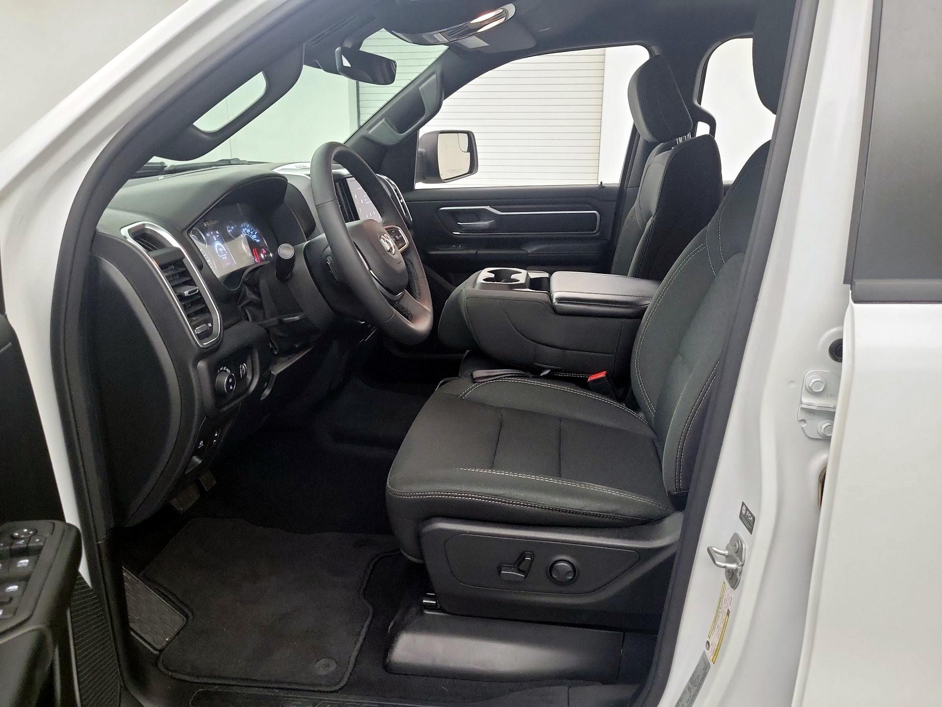 Thumbnail: 2025 RAM 1500 - 9